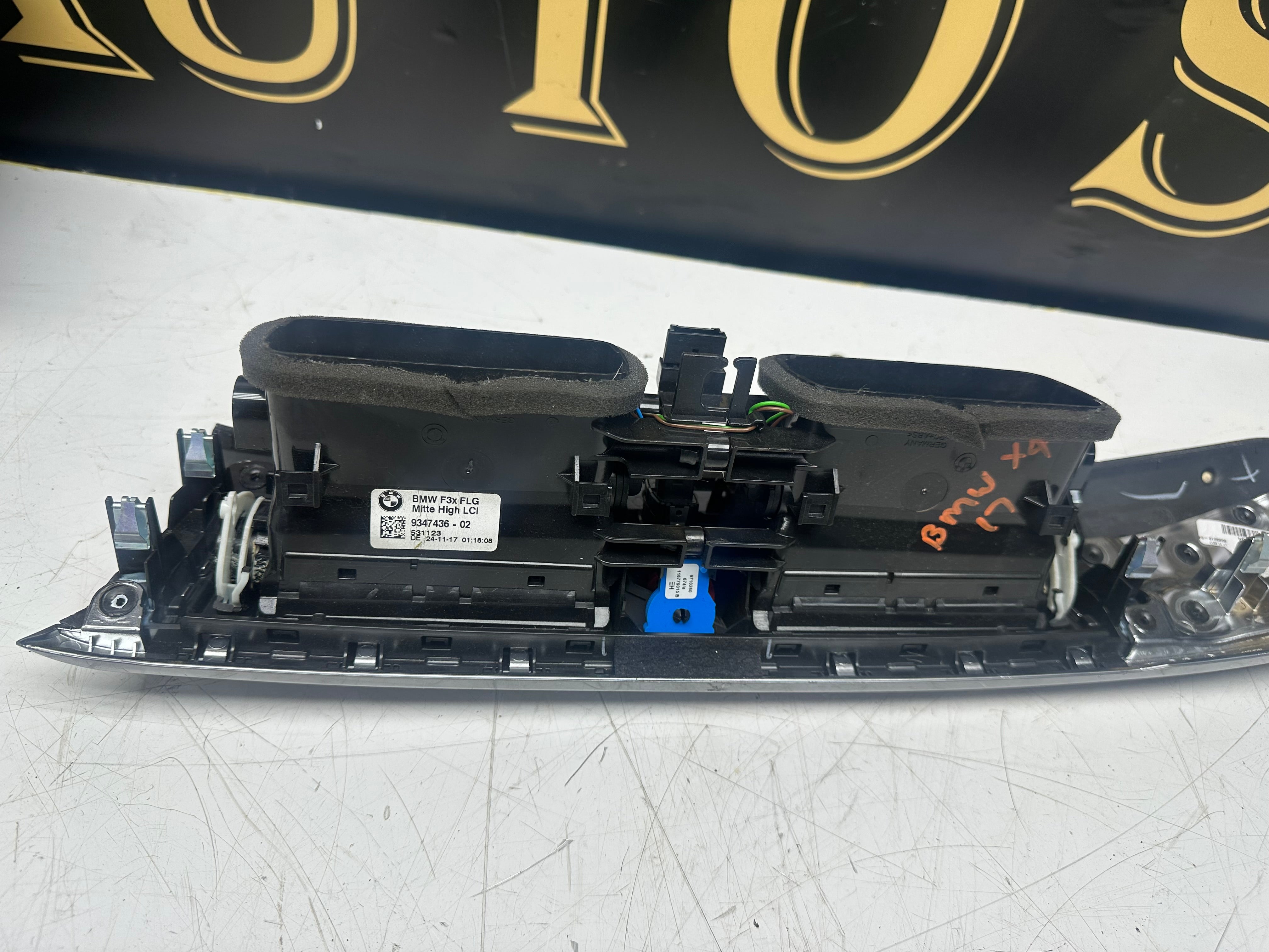 BMW X4 2014–20 Center Carbon Interior Trim & Air Vents/Grilles (8068610-04)