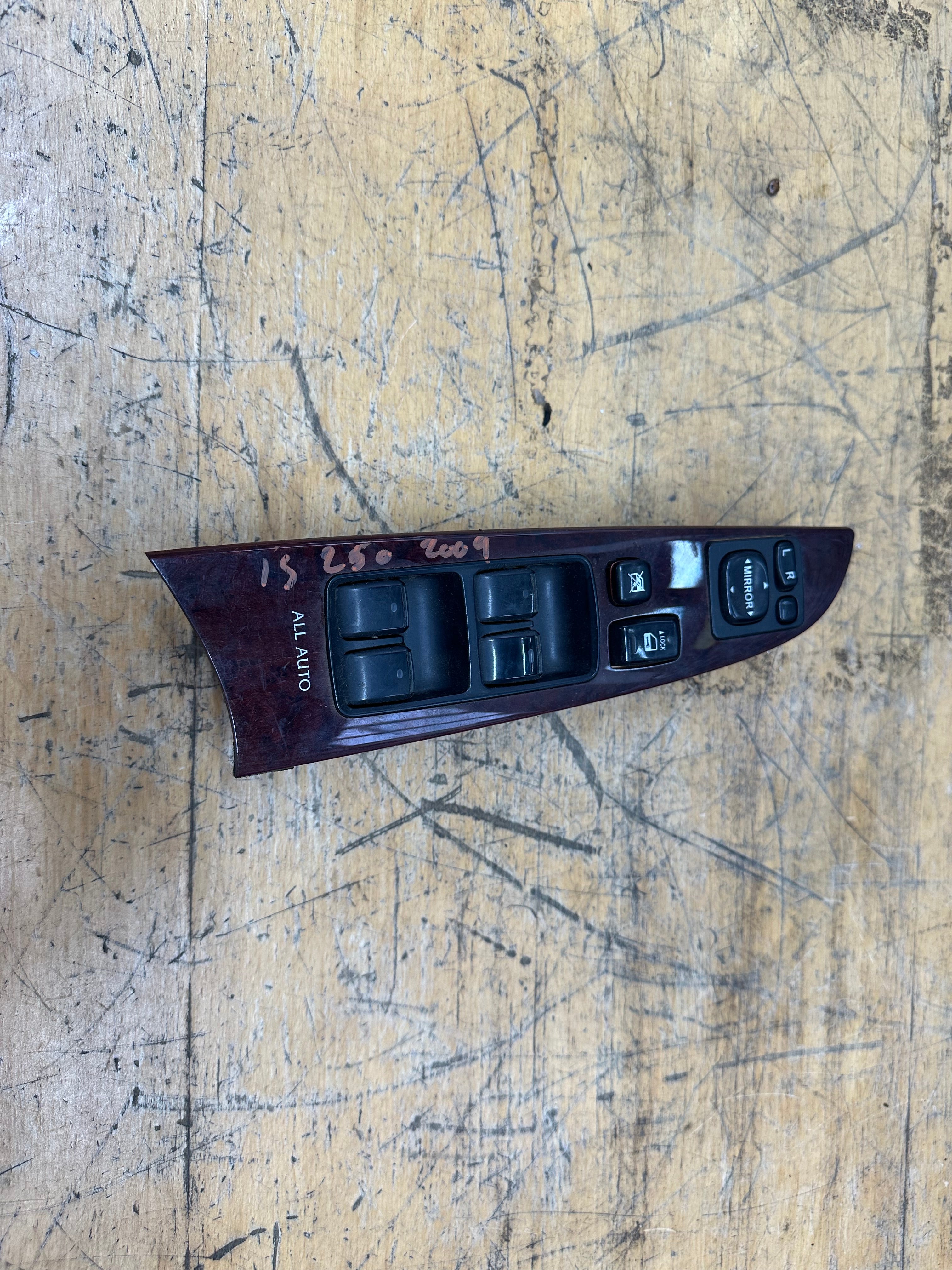 Lexus IS250 Saloon 2009 Front Right Driver’s Door Window Switch (84040-53070)