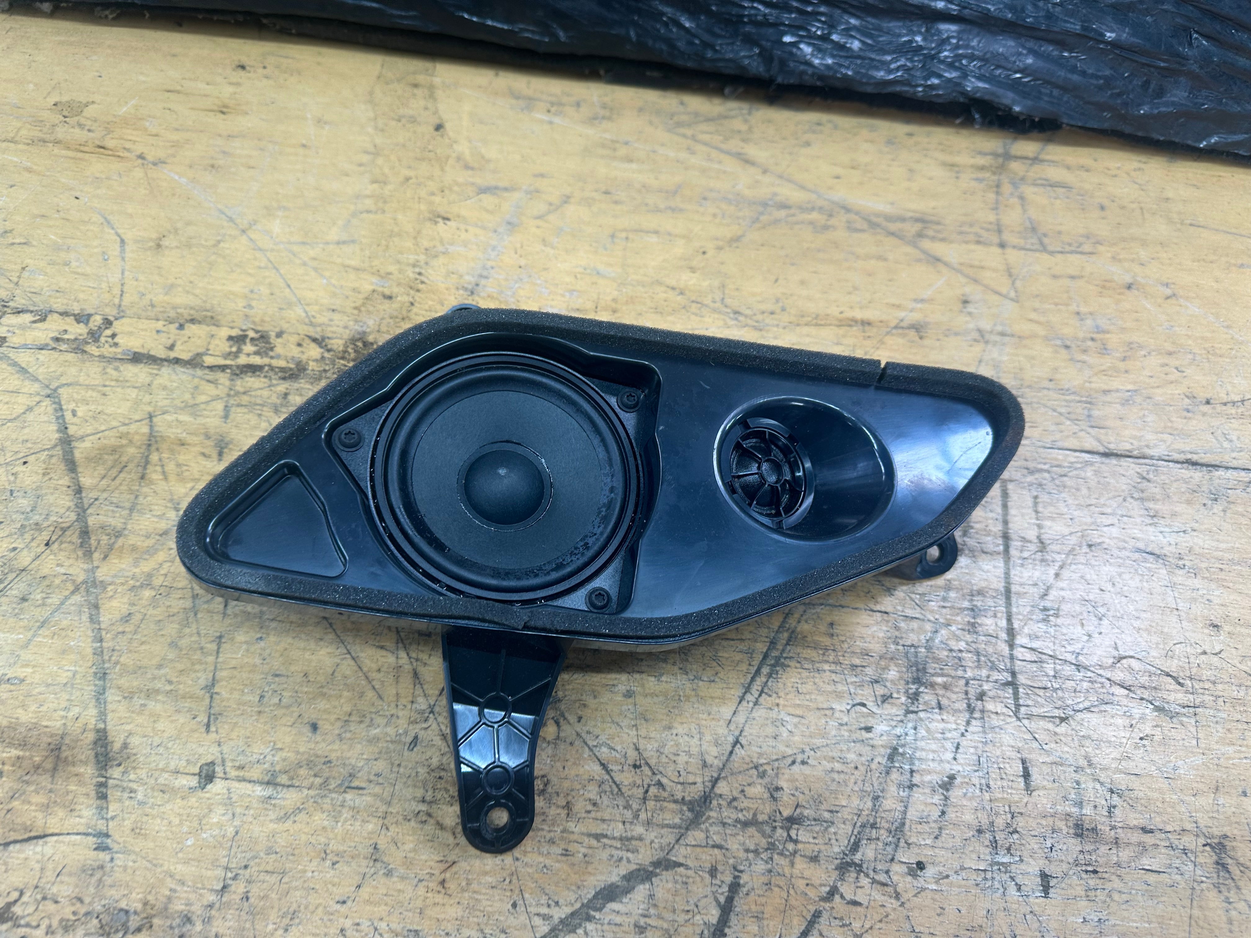 BMW X5 G05 2019 Rear Right Door Speaker (2622517) (6809632) (2622520)