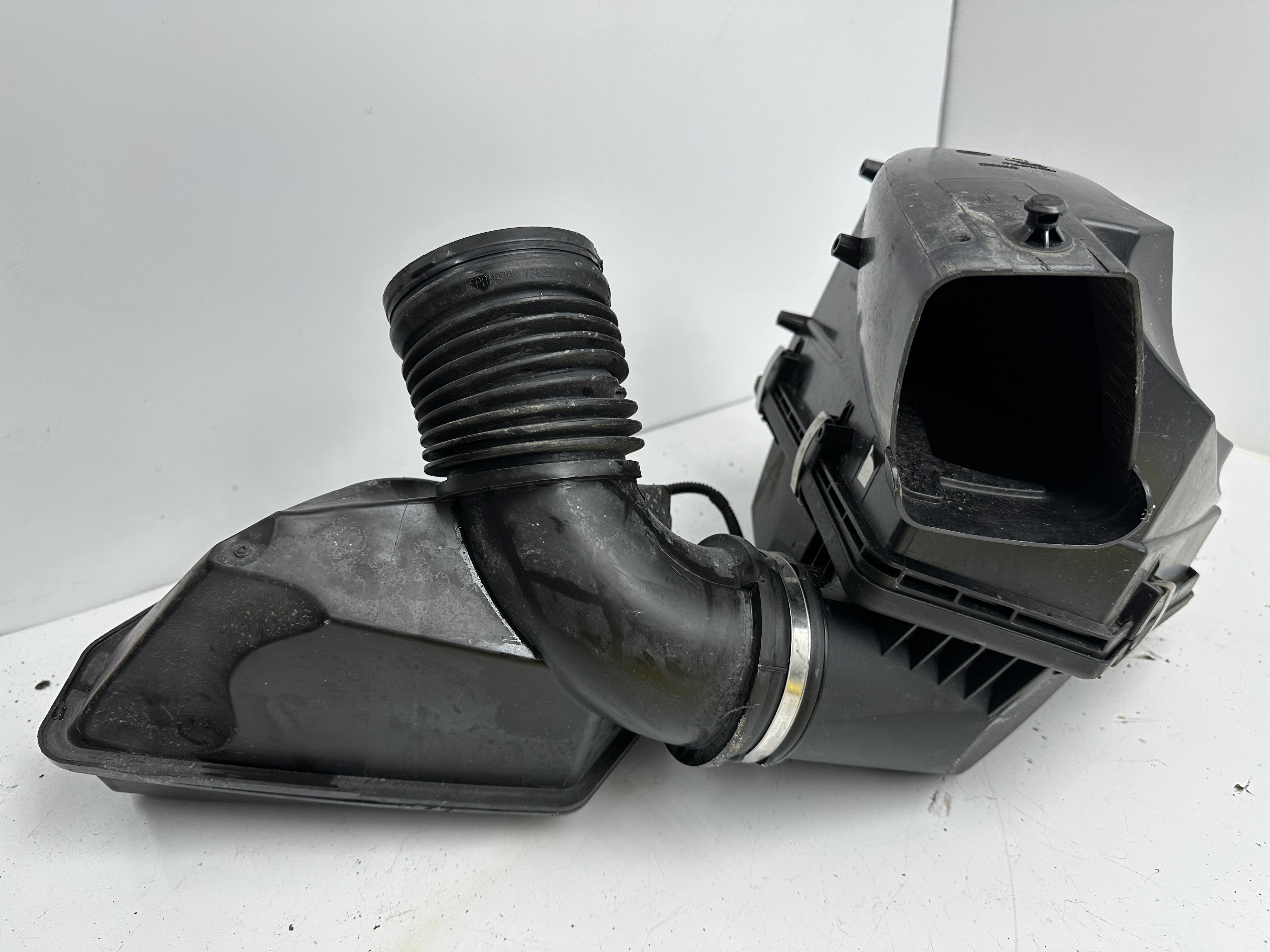 BMW 3 & 4 Series Intake Silencer Air Filter Box (180263-10) (AD858042402)