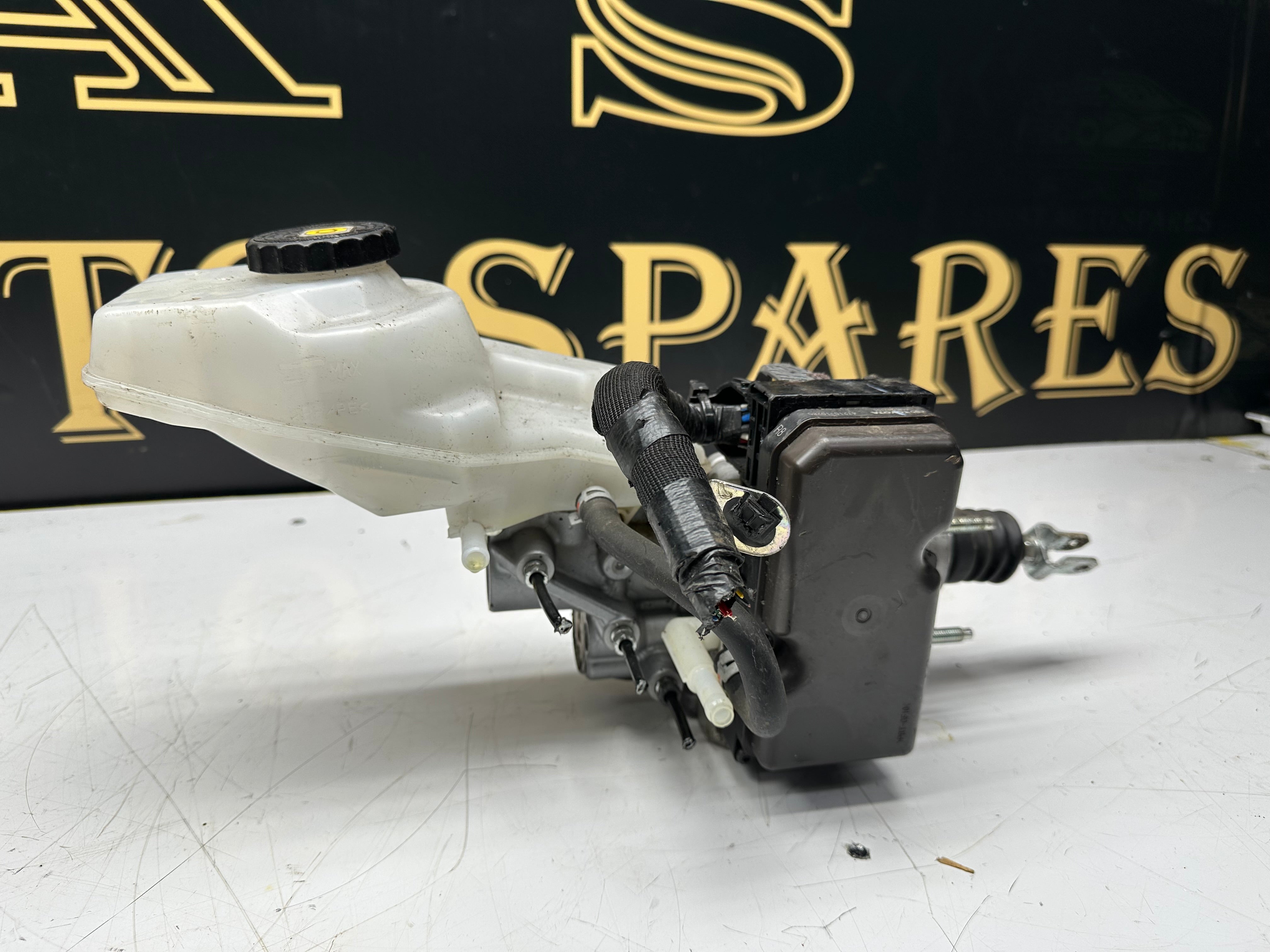 Toyota C-HR AX10  1.8 Hybrid 2018 Brake Master Cylinder (47210-10280)