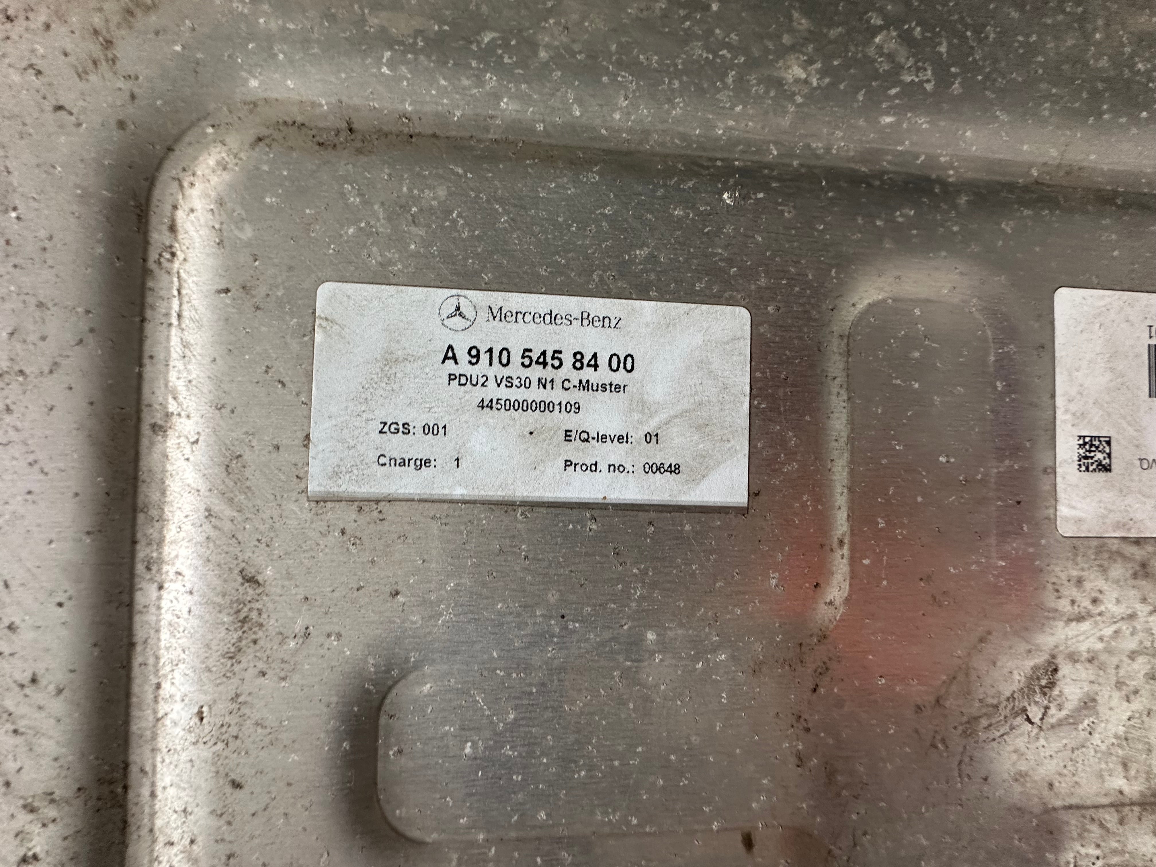 Mercedes-Benz eSprinter 907 910 Battery Converter (A9105458400) (A9103405700)