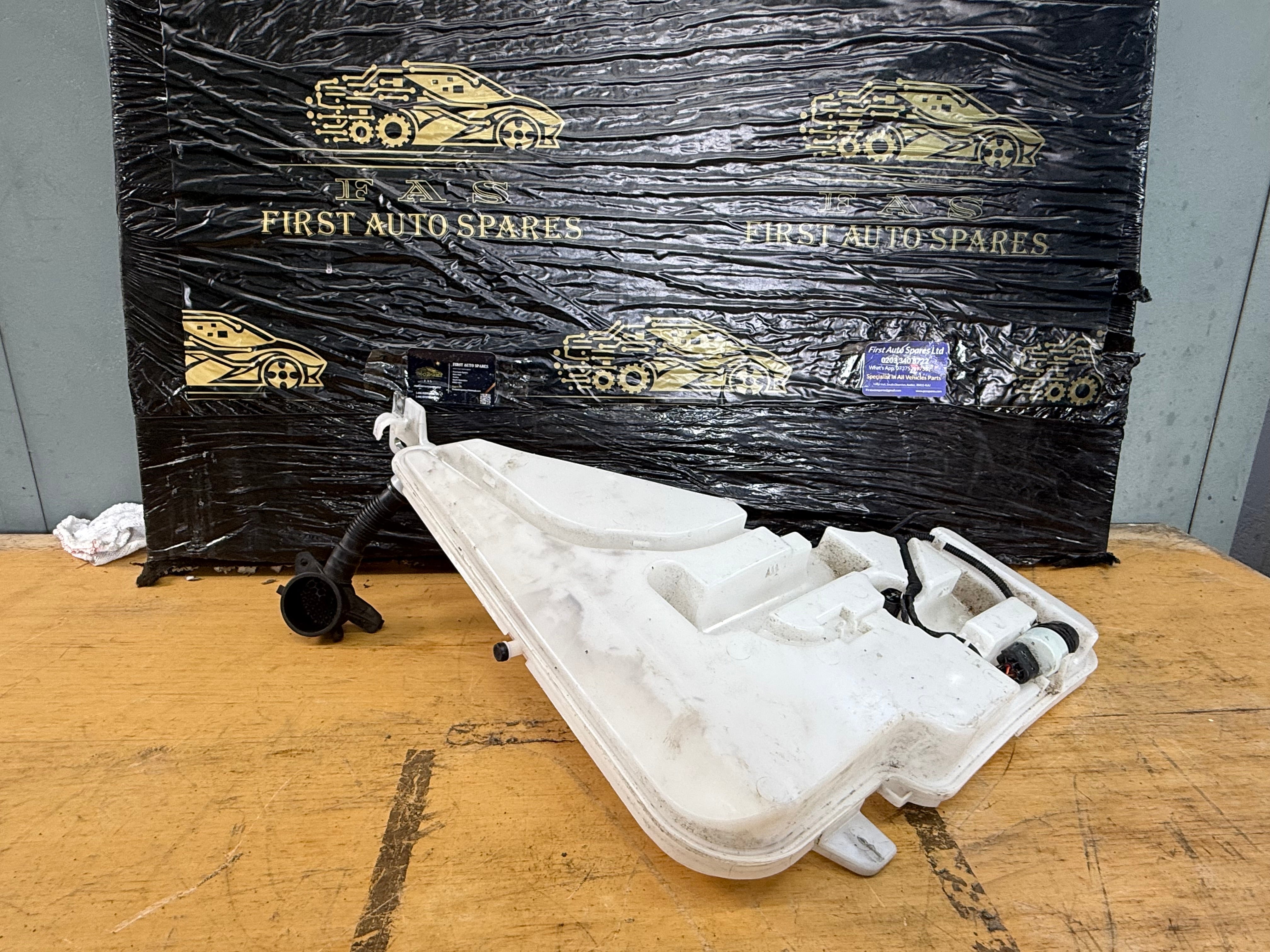 BMW 3 Series F30 Windscreen Washer Bottle & Pump (7241671-14) (7241671)