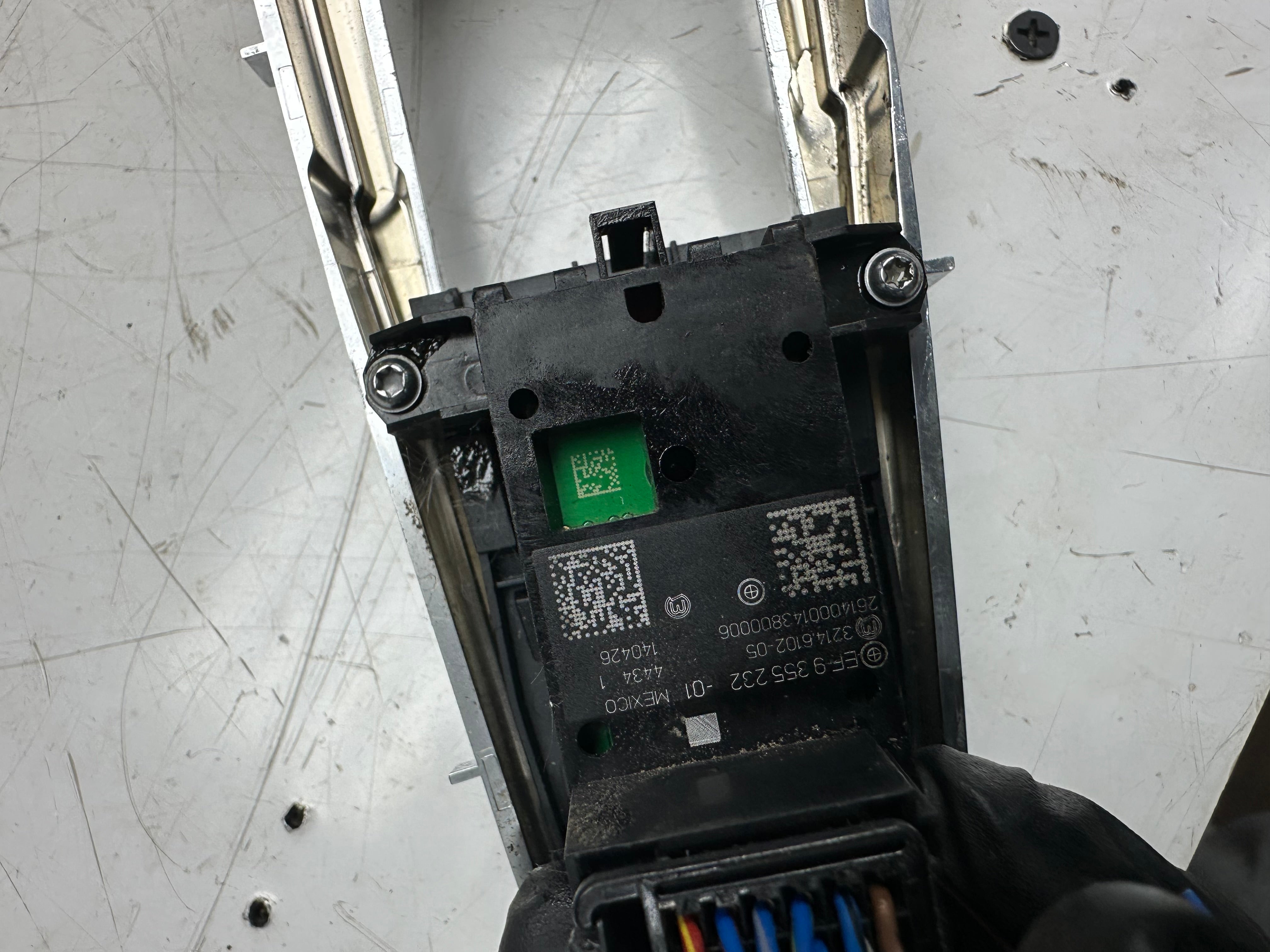 BMW X5 F15 2014 Hand Parking Brake Switch (9355232-01) (105075070R)