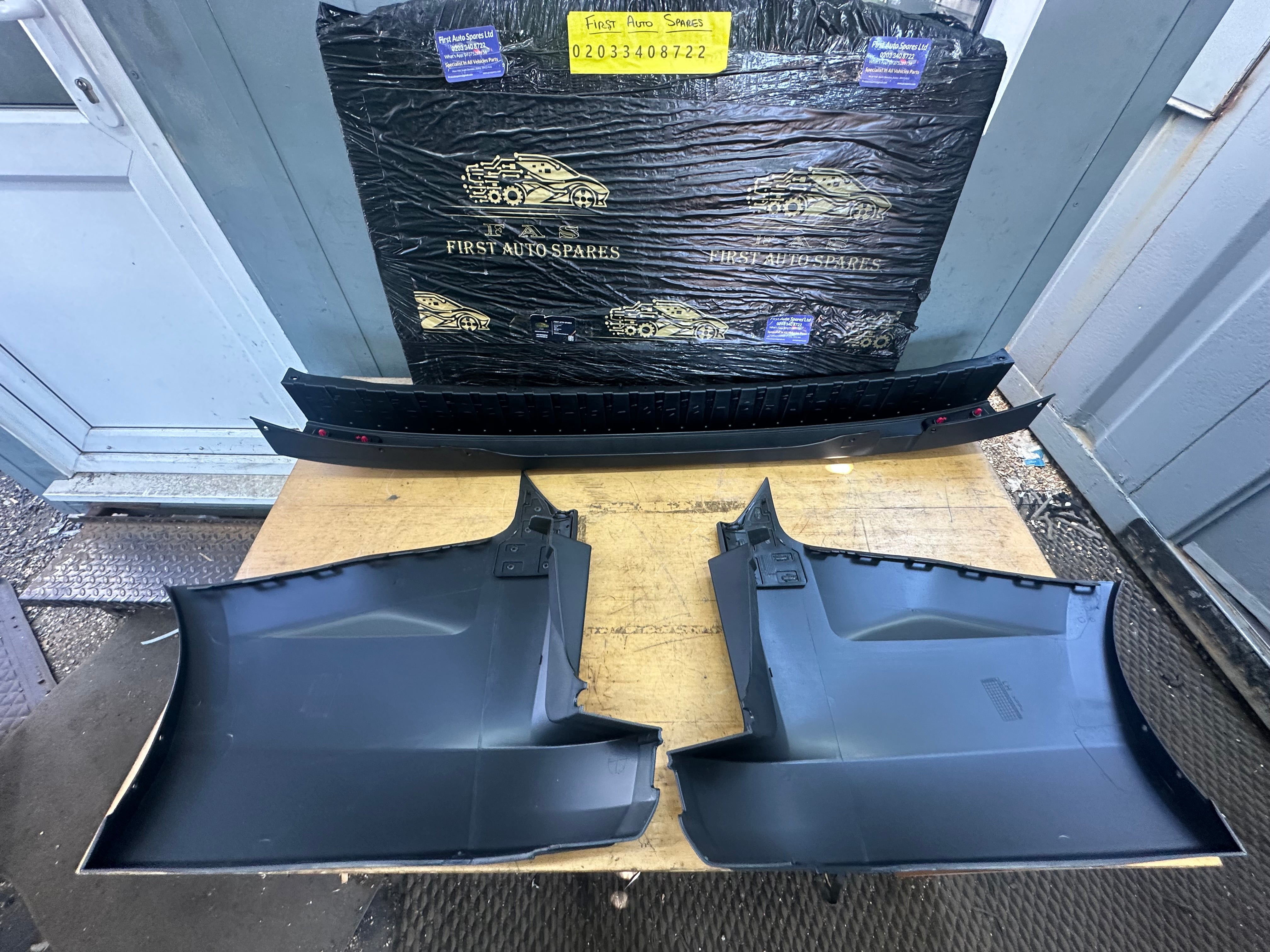 Ford Transit Custom 2014–2023 Rear Complete Bumper (In 3 Pieces)