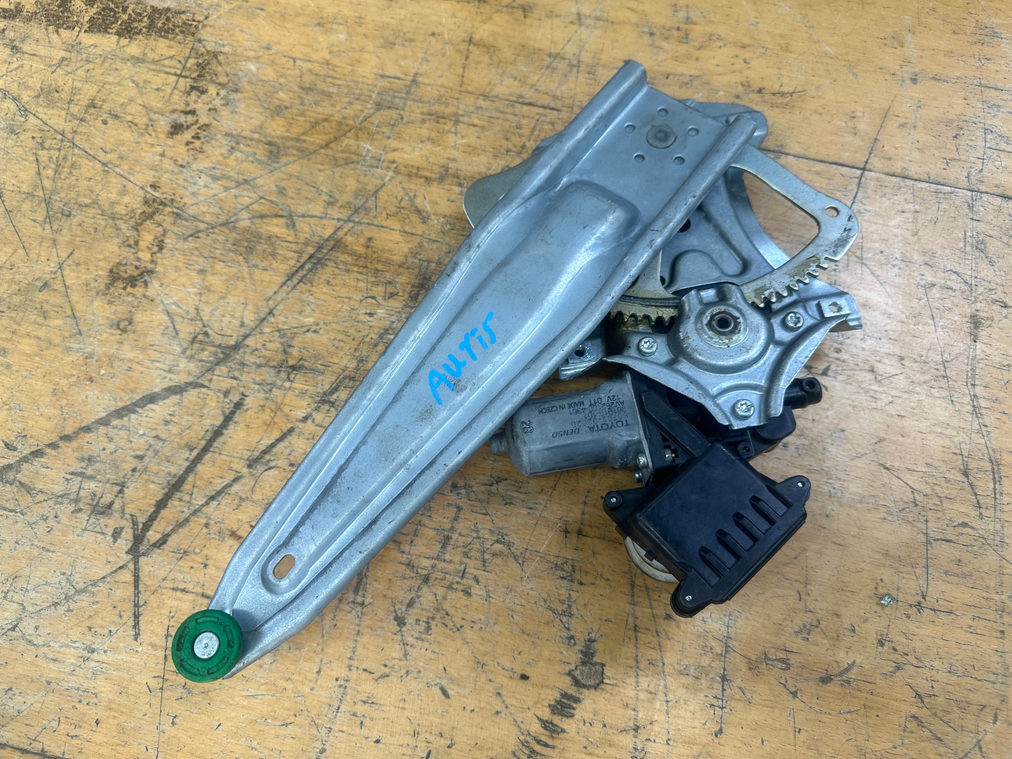 Toyota Auris Right Driver Rear O/S/R Window Regulator (85702-02020)