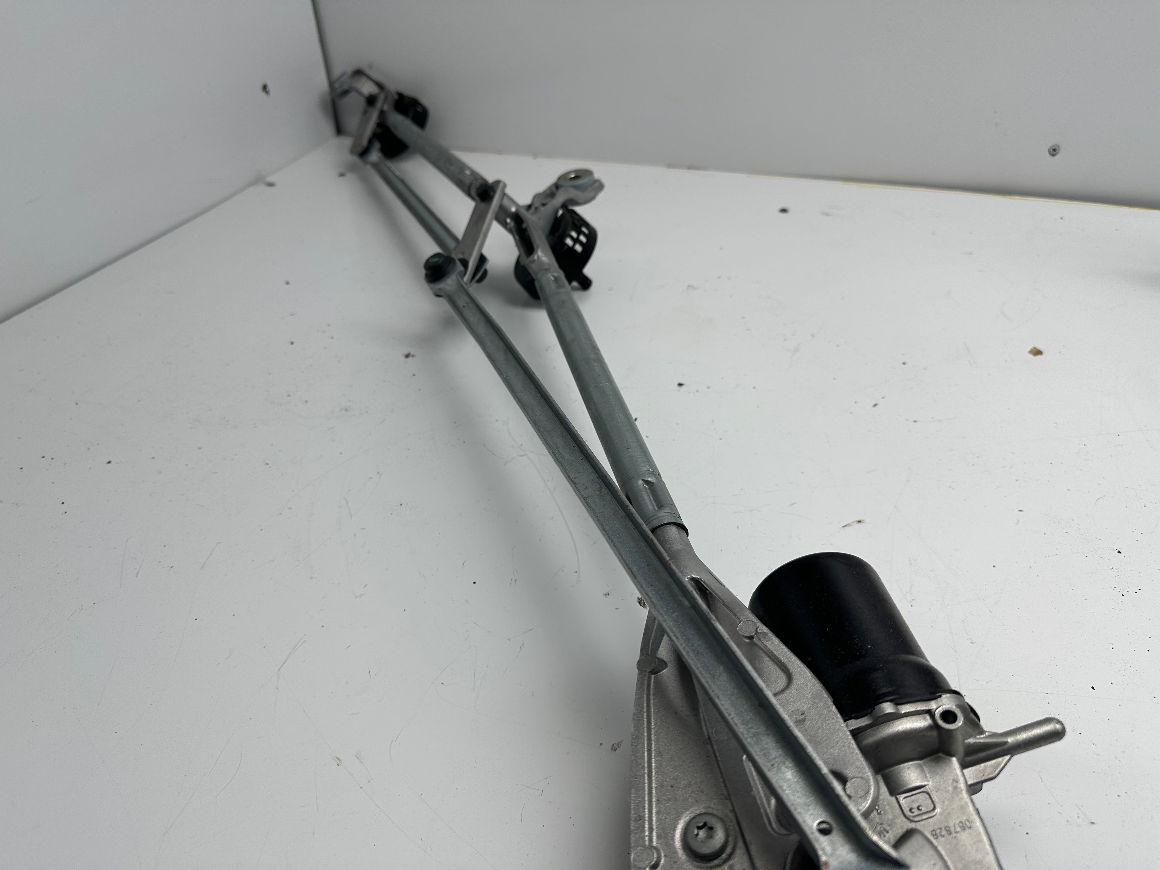 Nissan Juke F16 Front Wiper Motor & Linkage (288006PA0A W147043)