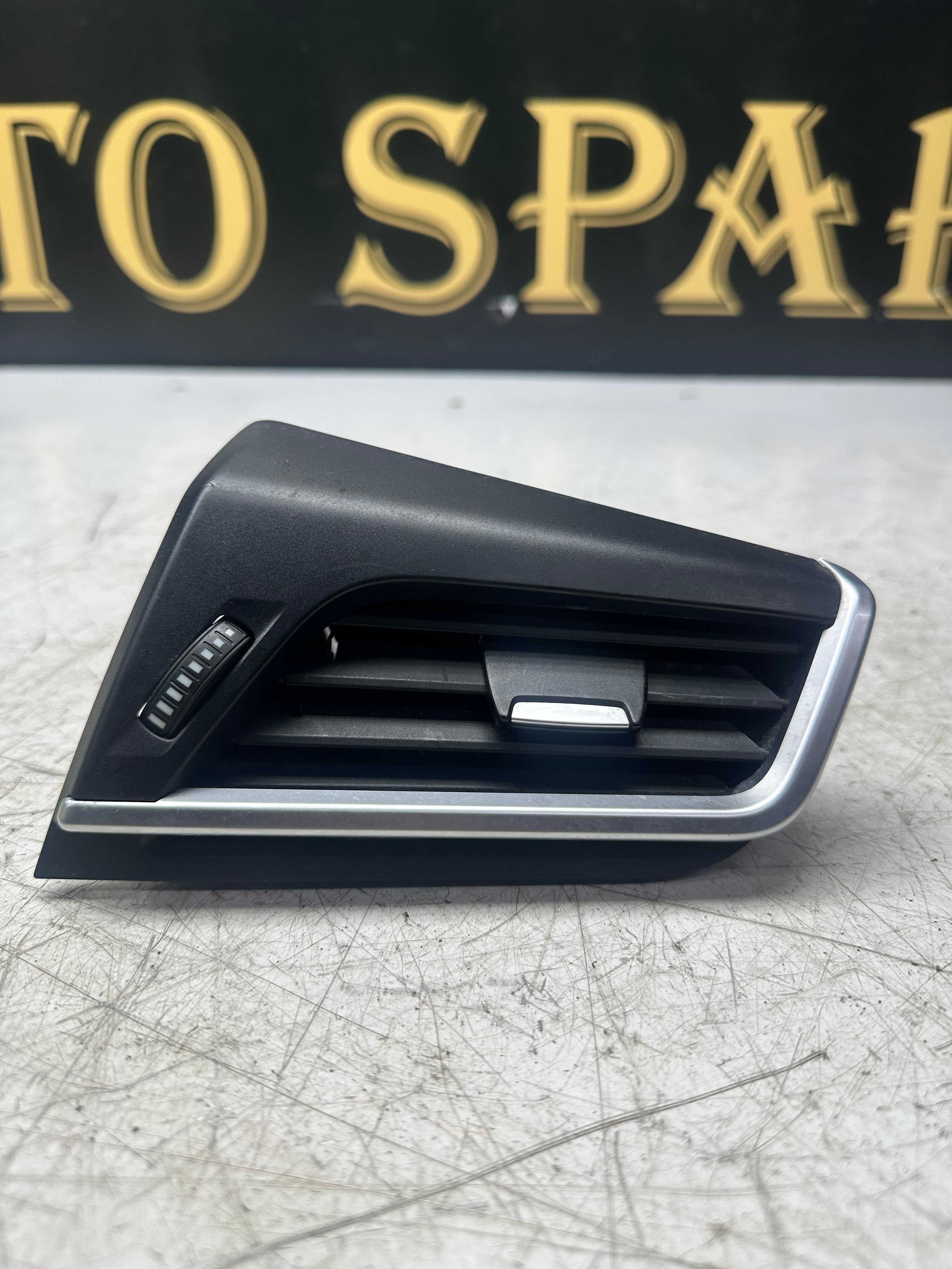 BMW 2 Series F45 M Sport Dashboard Air Vent – Right Outer (2014–2018)(9287292)