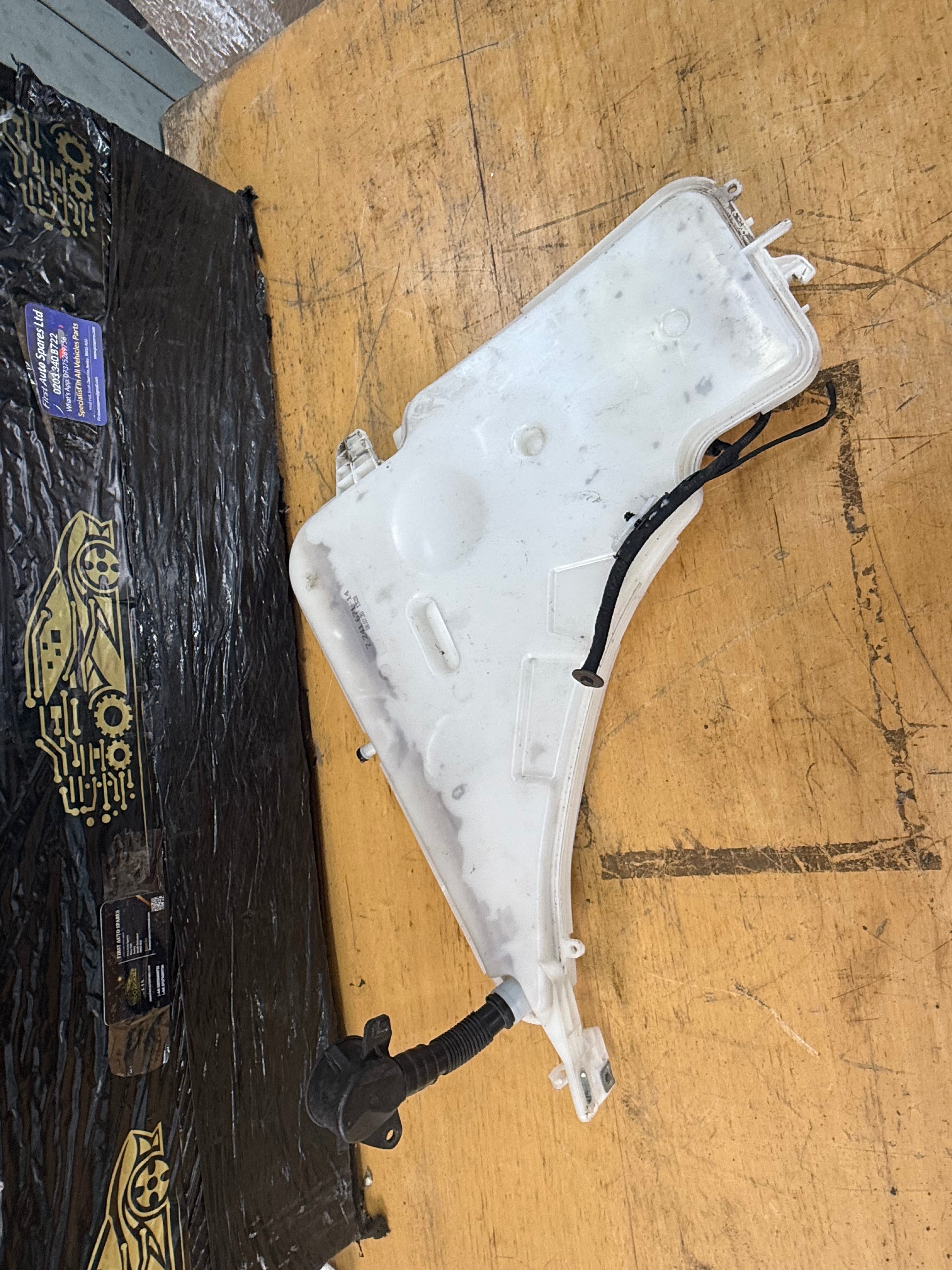 BMW 3 Series F30 Windscreen Washer Bottle & Pump (7241671-14) (7241671)