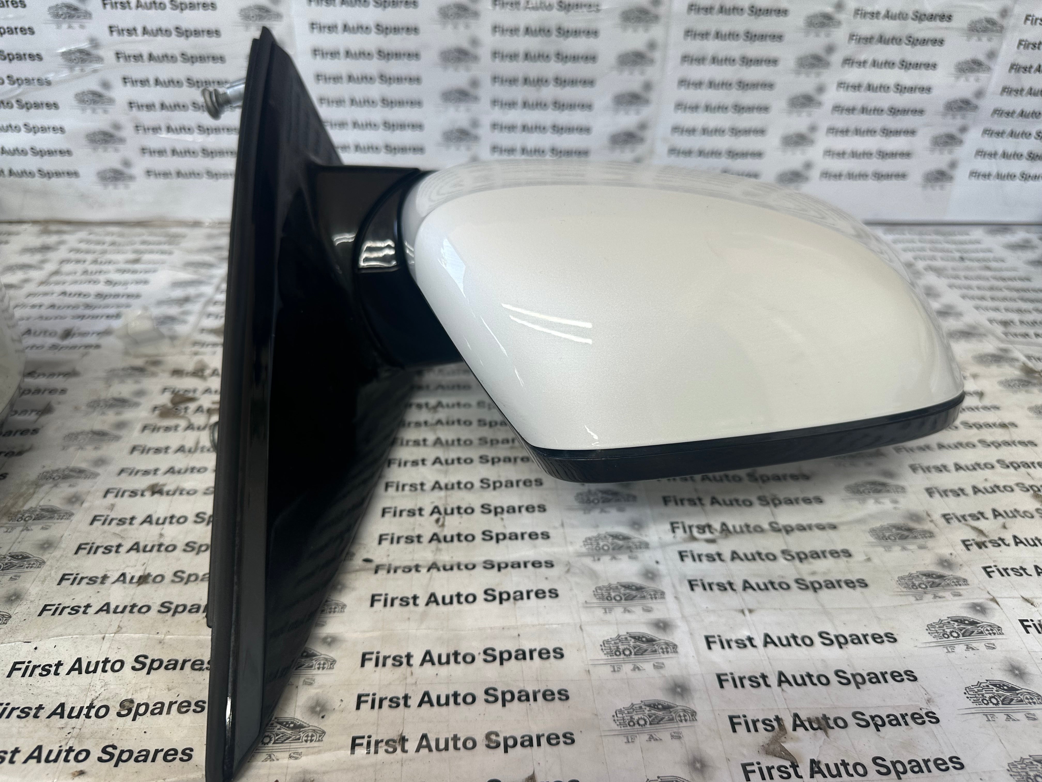 BMW X5 F15 White Right Wing Mirror 5 Pin Power Folding (698002AA)