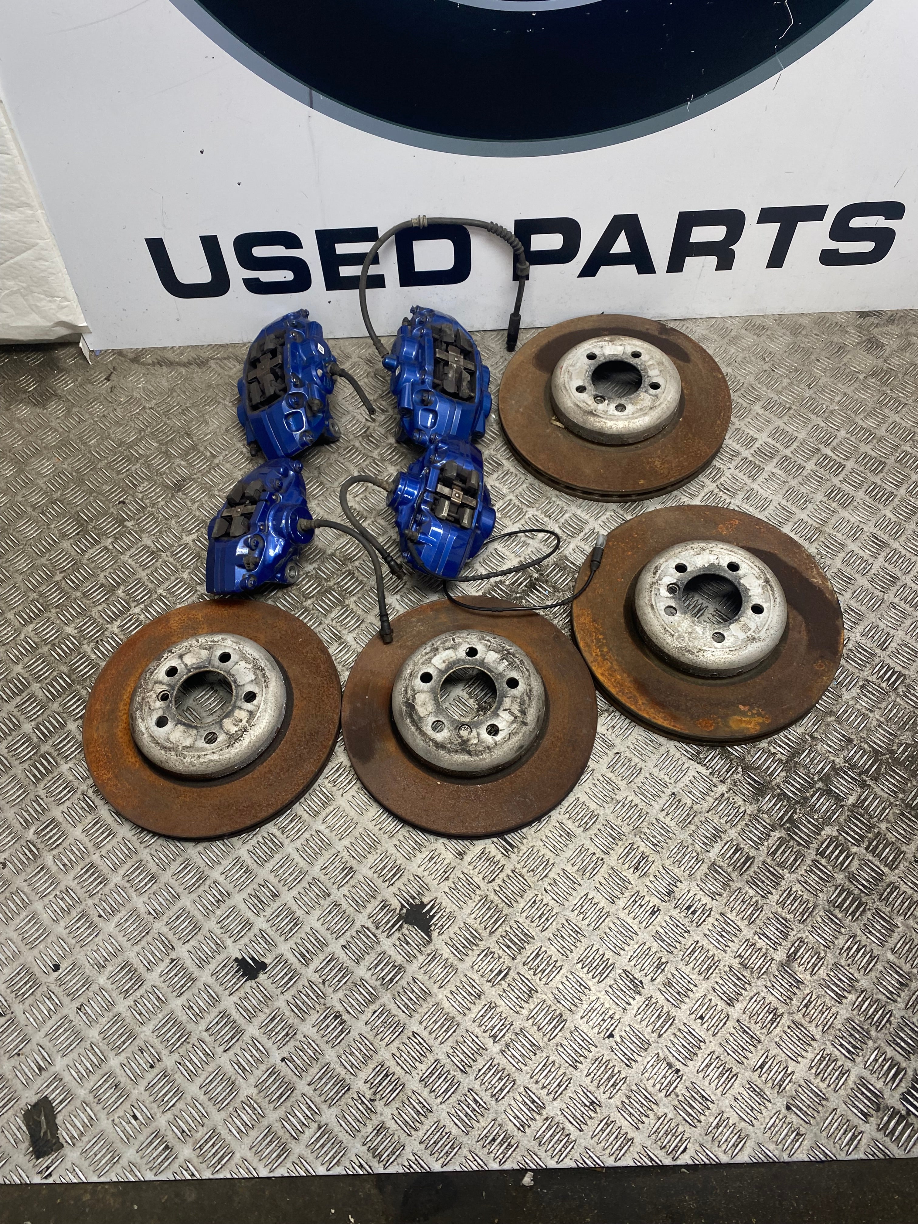 BMW 1 Series/2 Series/3 Series/4 Series M Sport Brake Caliper Set & Brake Discs – F20/F22/F30/F32/F33/F36 – 2012–2019 (6799465 / 6799461)