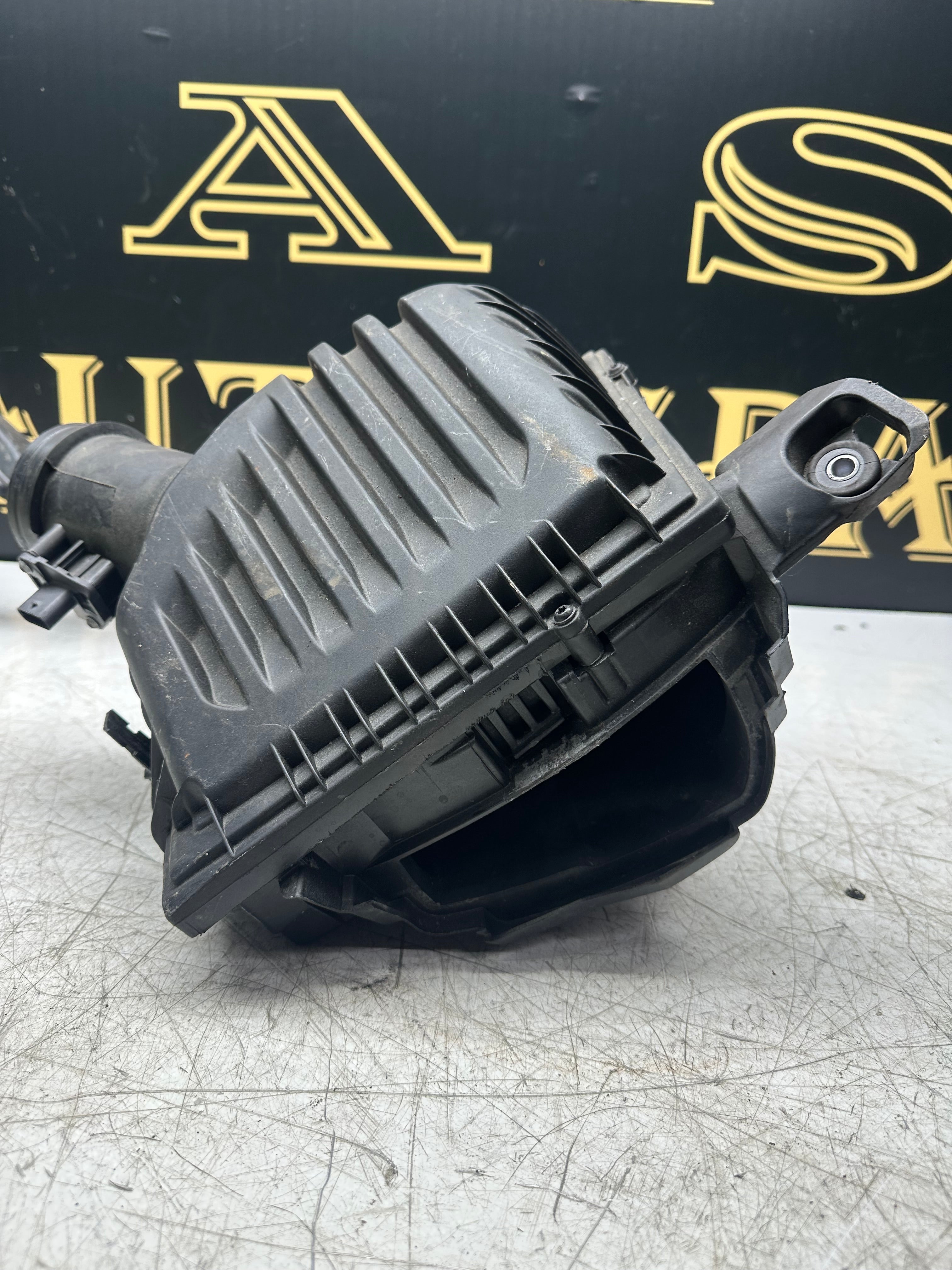 BMW 1 Series F40 1.5 Petrol Air Filter Box Housing OEM (8655834) – 2020