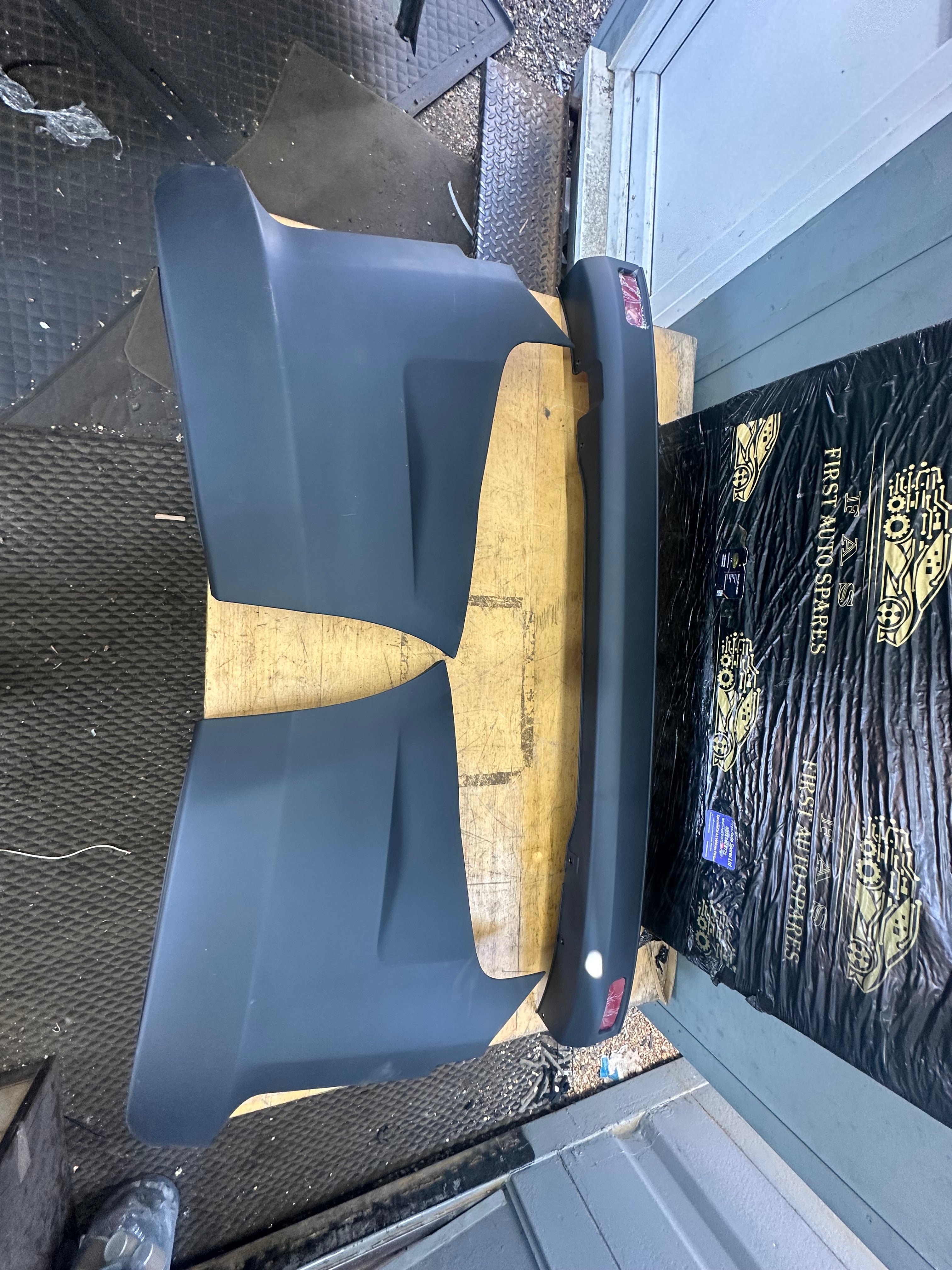 Ford Transit Custom 2014–2023 Rear Complete Bumper (In 3 Pieces)