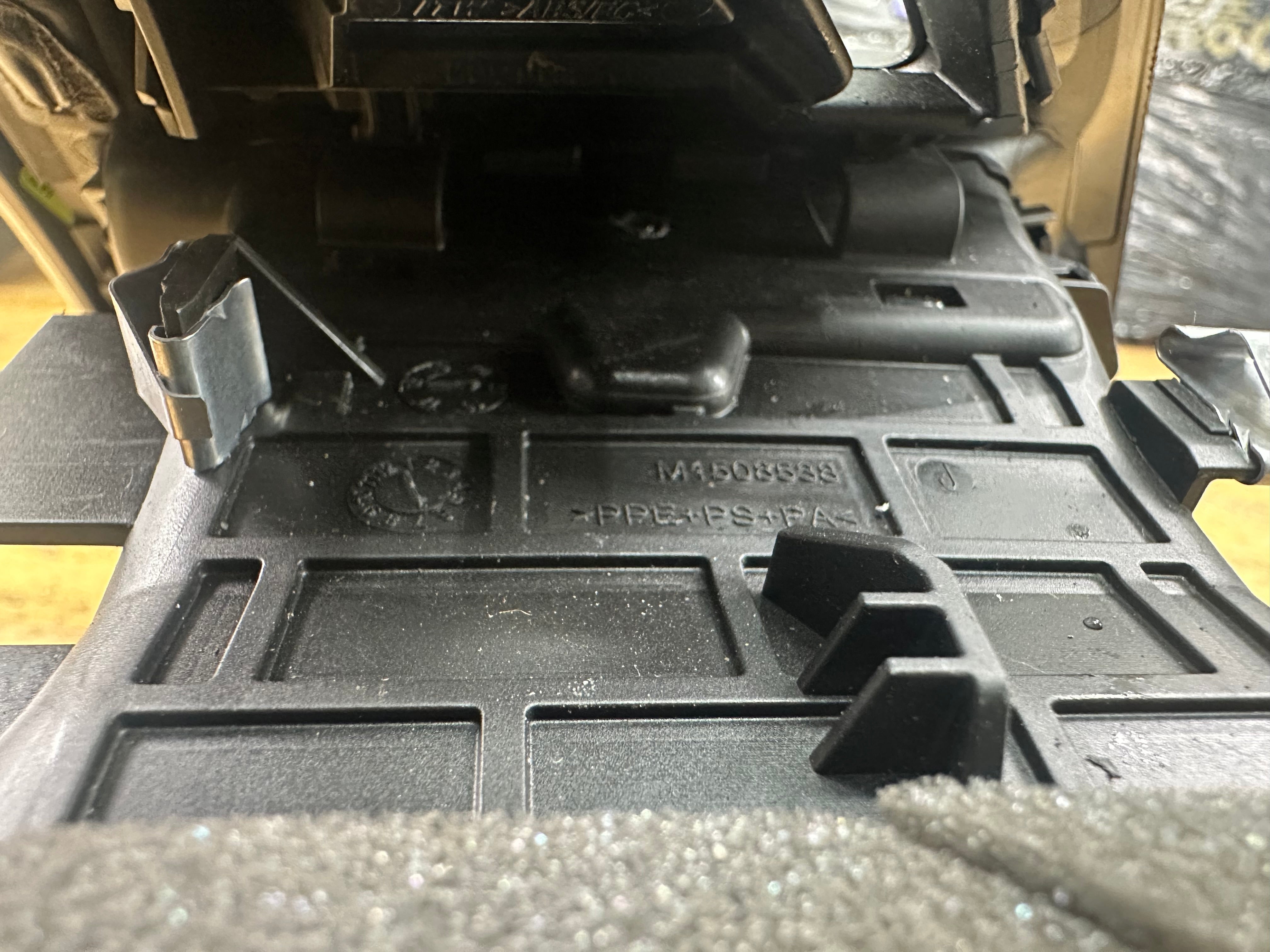 BMW G01 G02 G08 X3 X4 Driver’s Right Side Air Vent (9871600) (9871600-06)