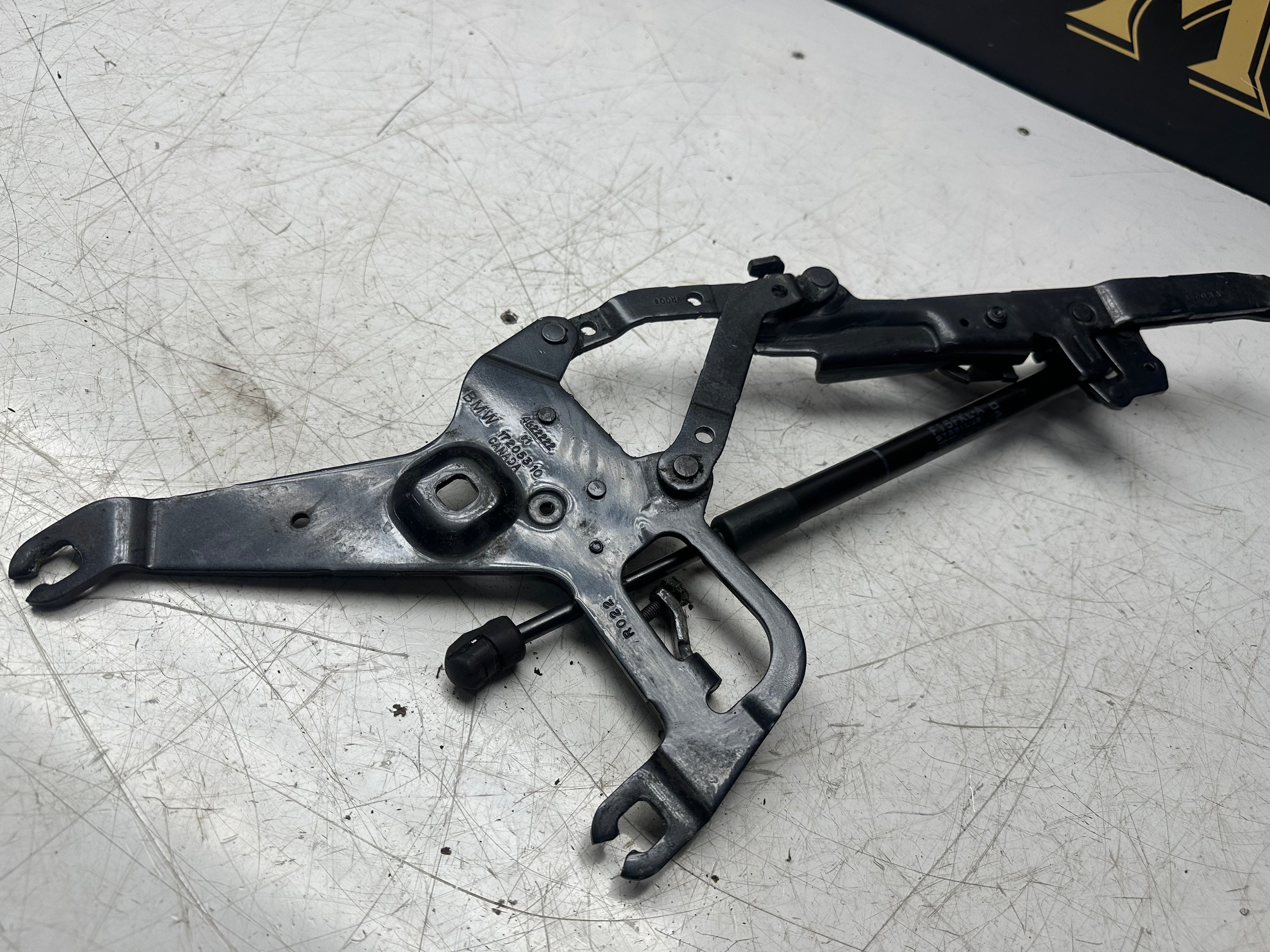 BMW X5 F15 Left Front Bonnet Hood Hinge & Actuator (172053 10) (0589-P1-000095)