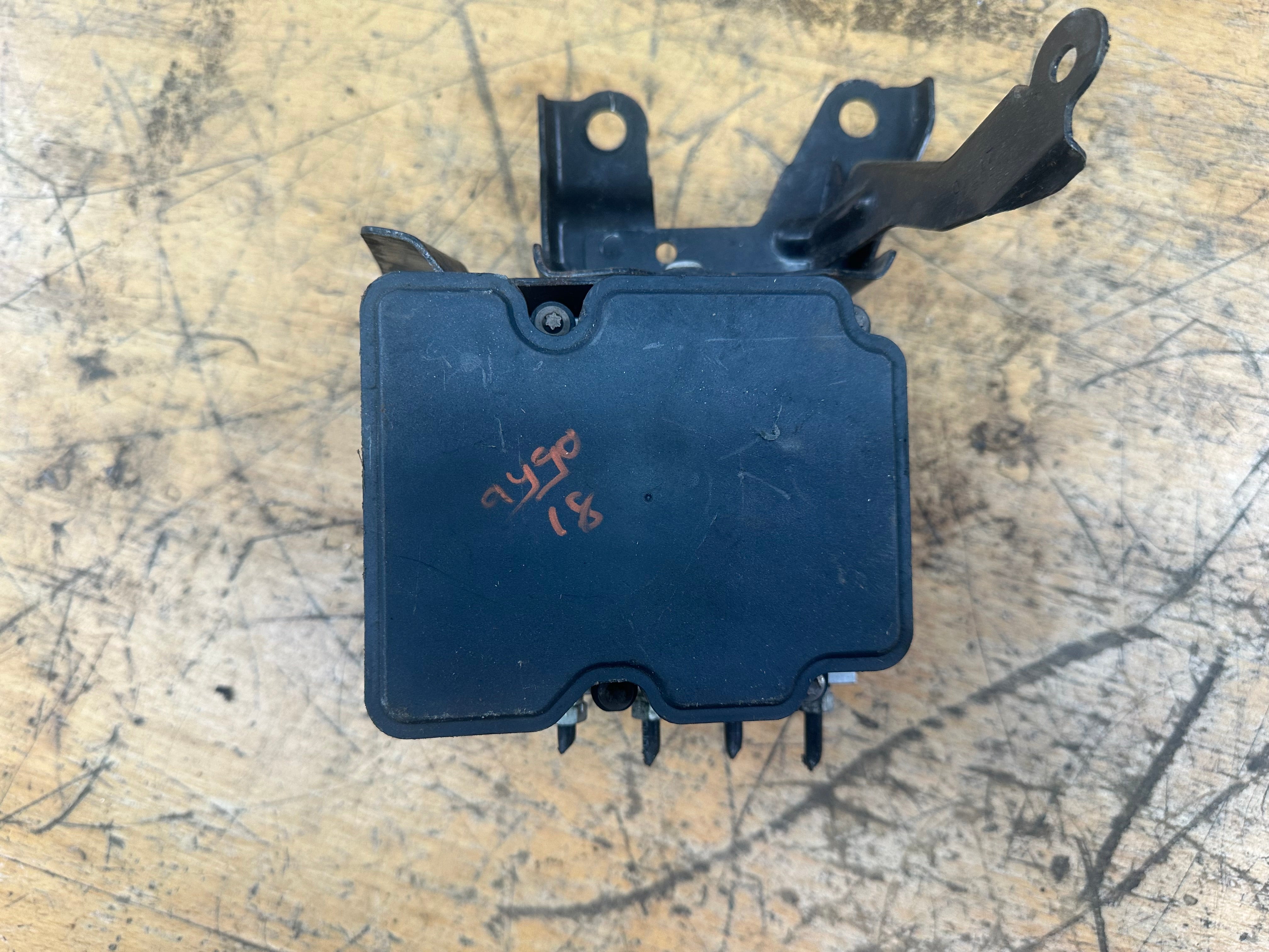 Toyota Aygo 2014–2019 ABS Pump & Module (44540-0H070) (2265106455)