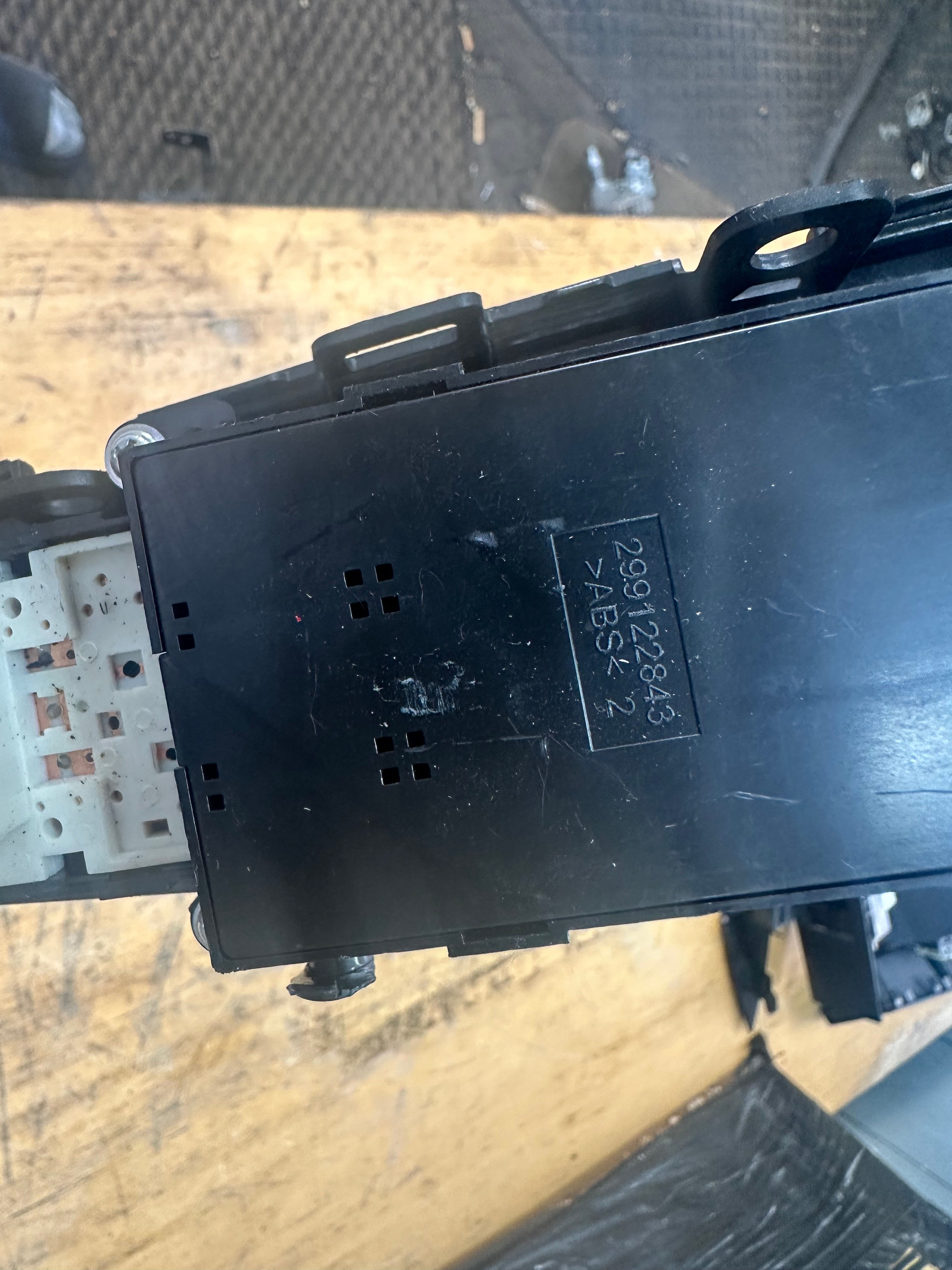 Hyundai i10 2016 O/S/F Driver Right Front Window Control Switch (82740-B9030)