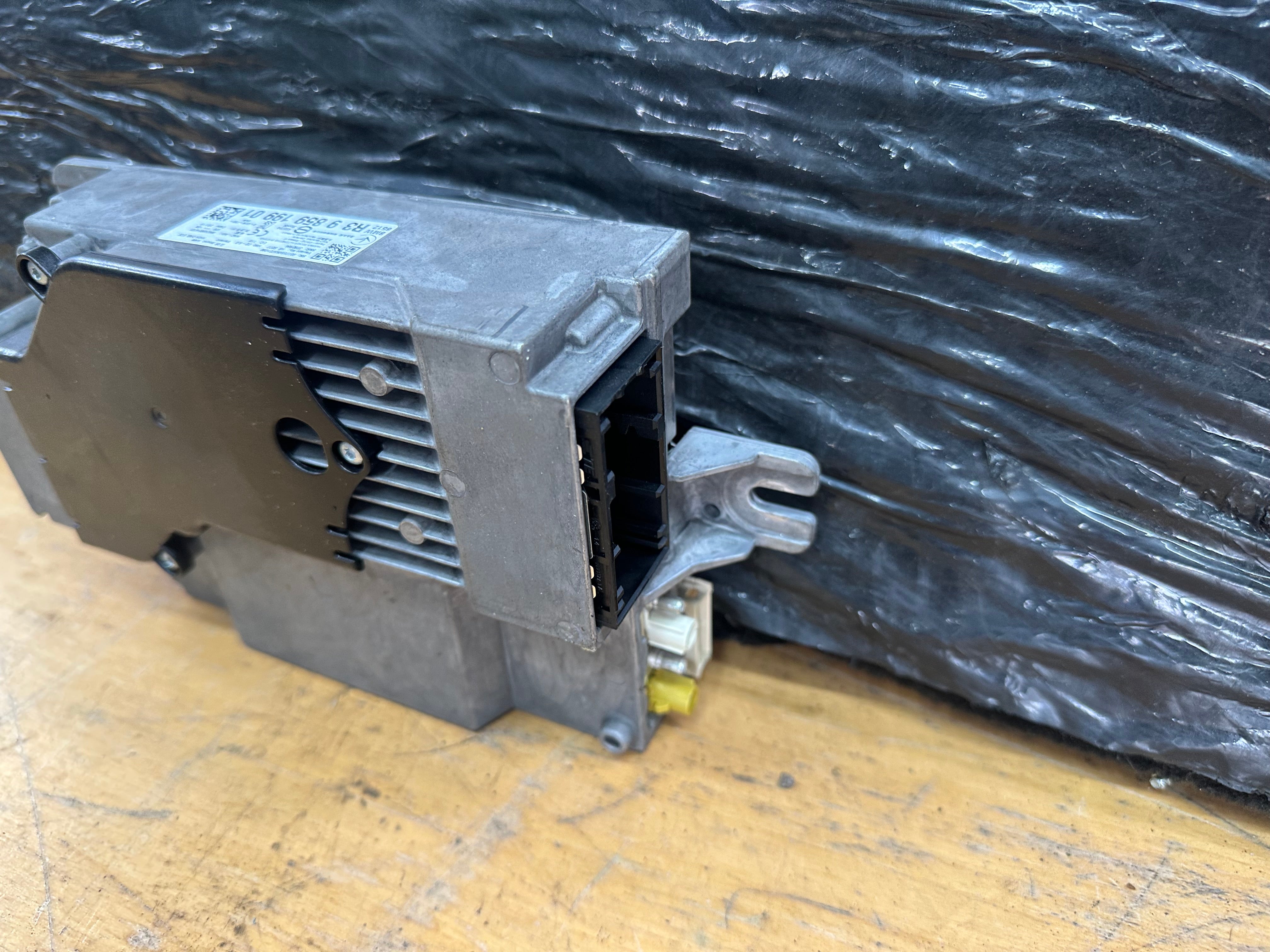 BMW X5 Series F95 G05 2019 Tuner Audio Amplifier Secondary (R3 9859199 01)