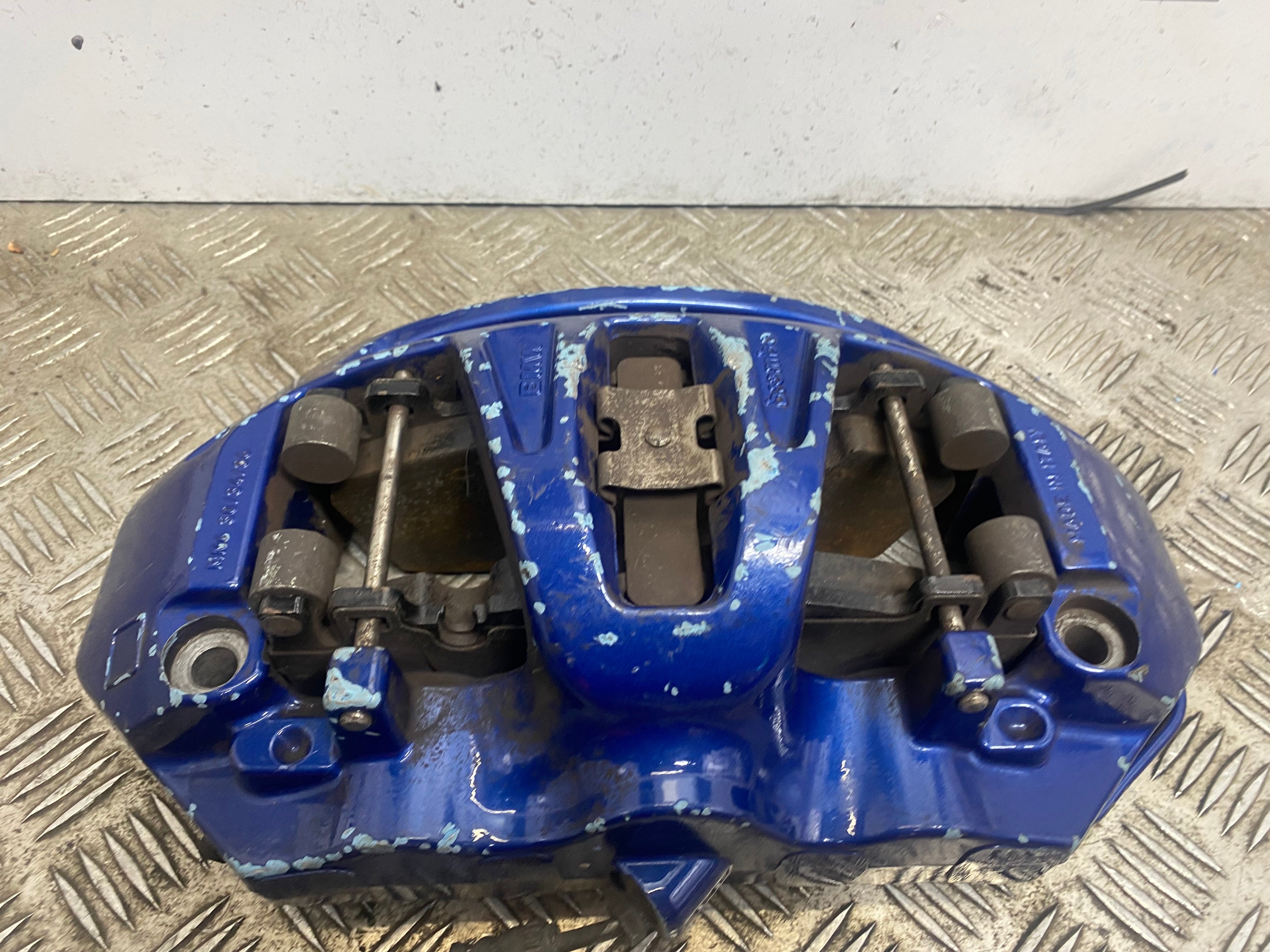 BMW Blue Brembo Front Left Side Brake Calipers – M5 / M6 – 30/34/36