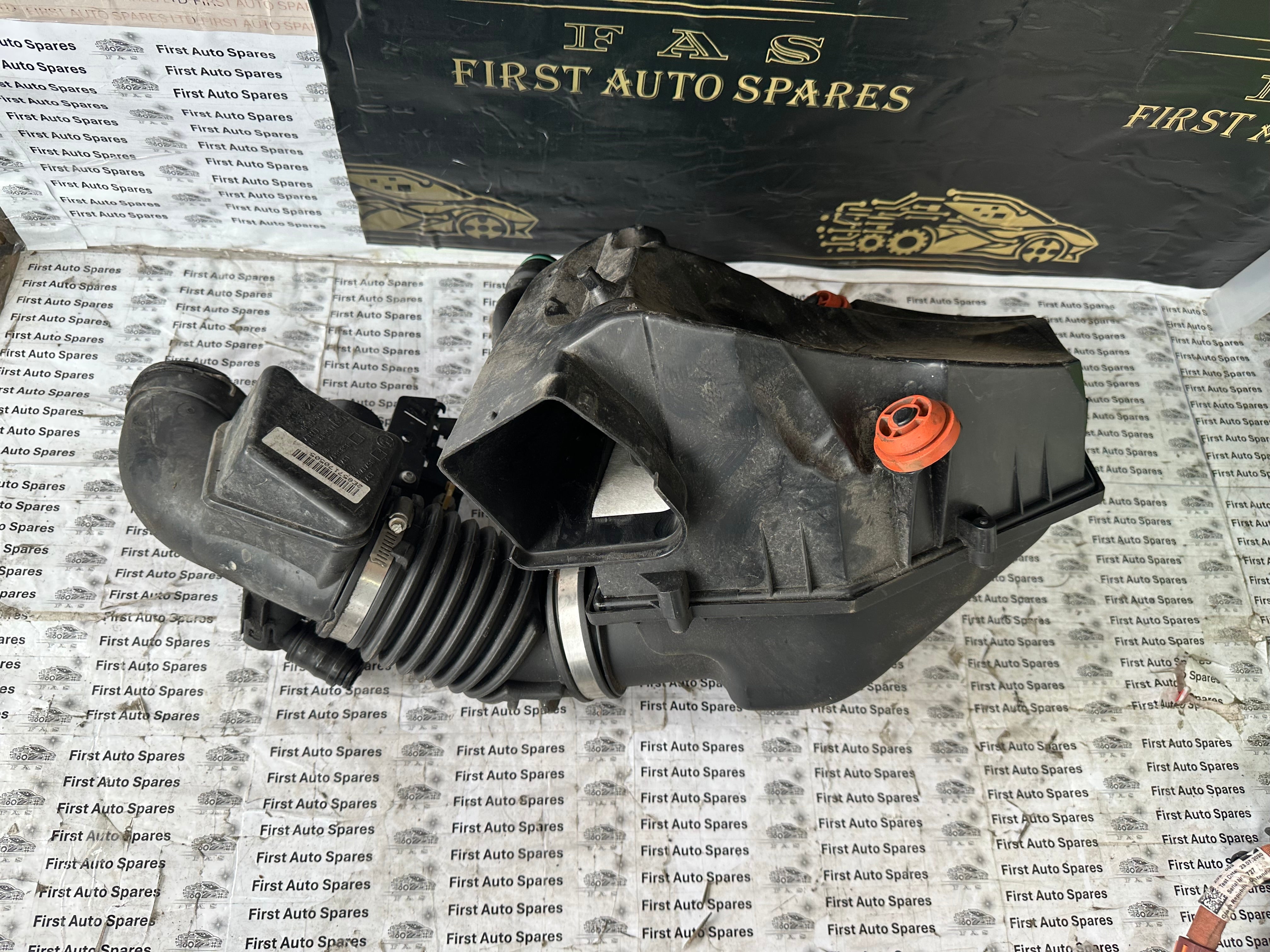 BMW G-Series Intake Silencer with Air Intake Pipe (8620945-04) (8571705)