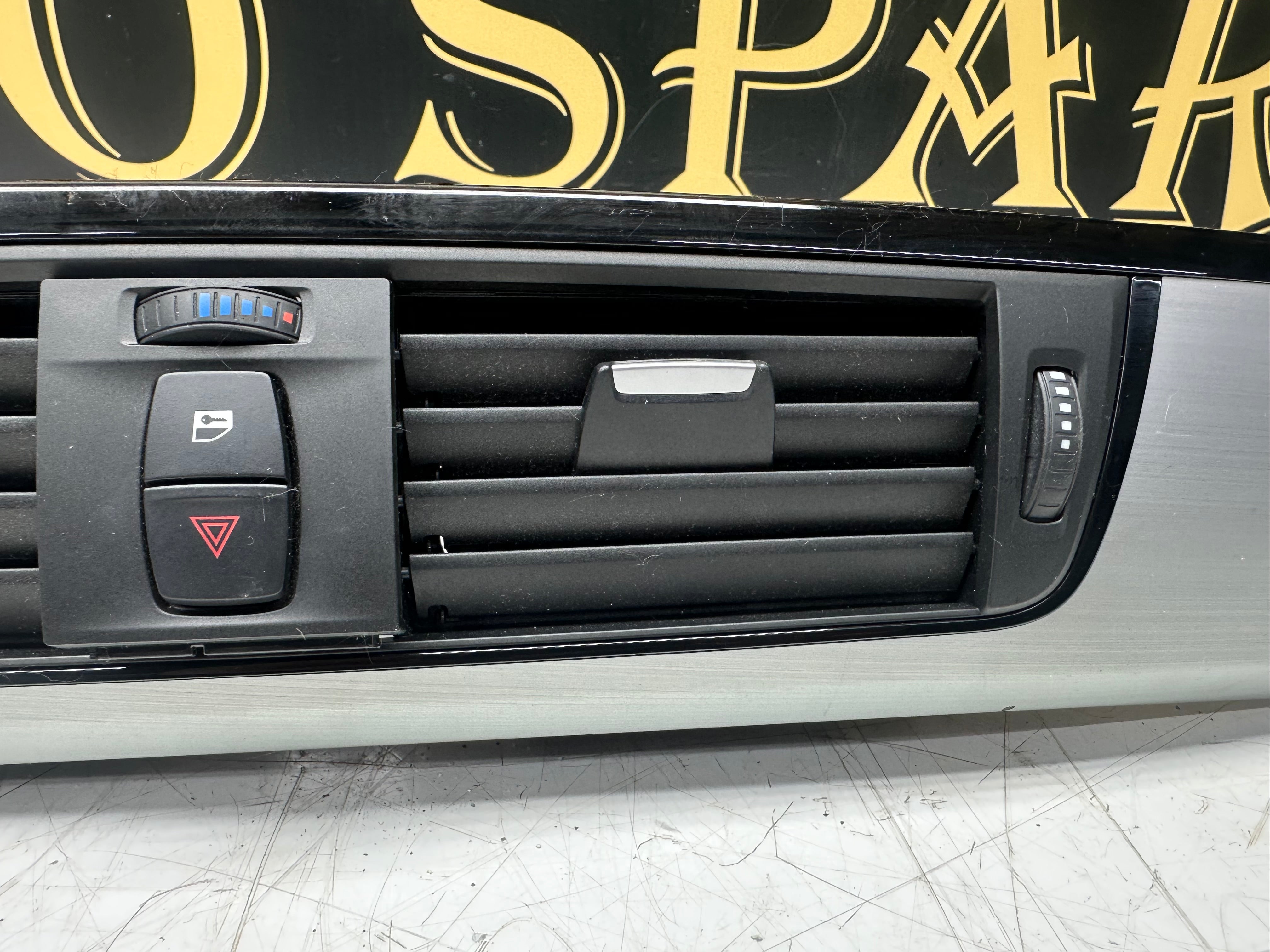 BMW 4 Series F30 F32 F36 Dashboard Trim Cover and Grilles (6827342-02)