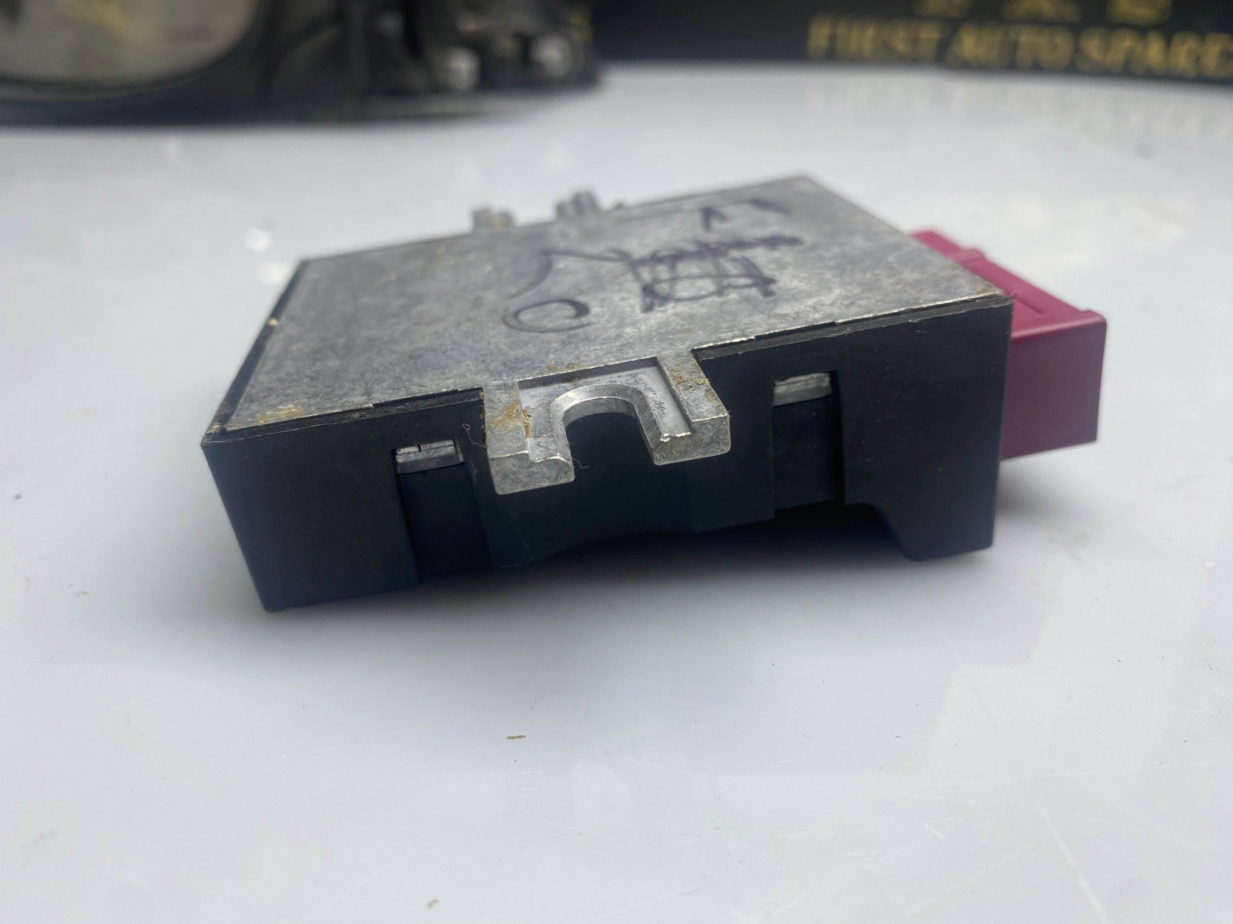 BMW 1 Series F20 Fuel Pump Control Module Unit (7411596 / 558921 10)