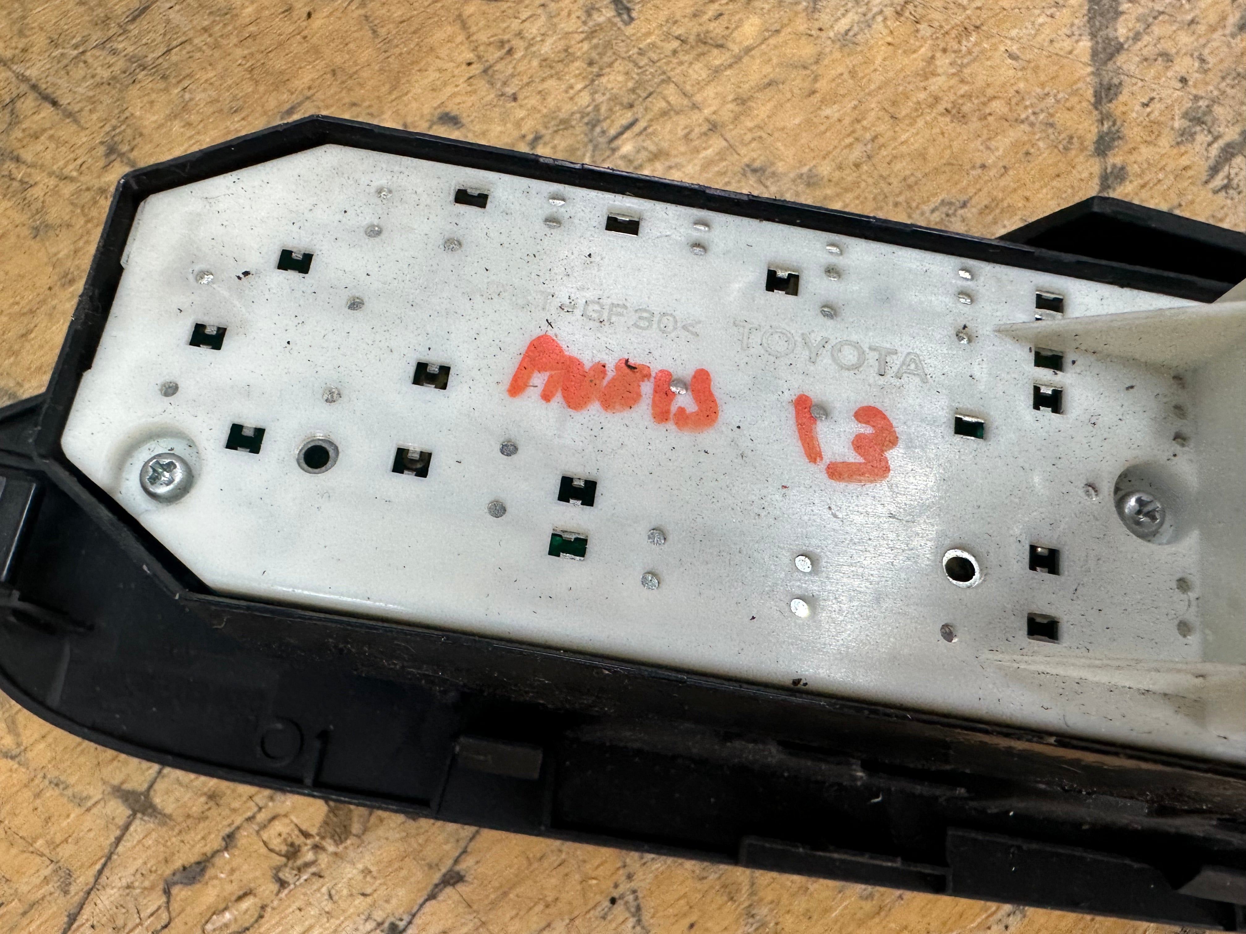 Toyota Auris 2013 Front Right Window Master Control Switch (74231-02D30)