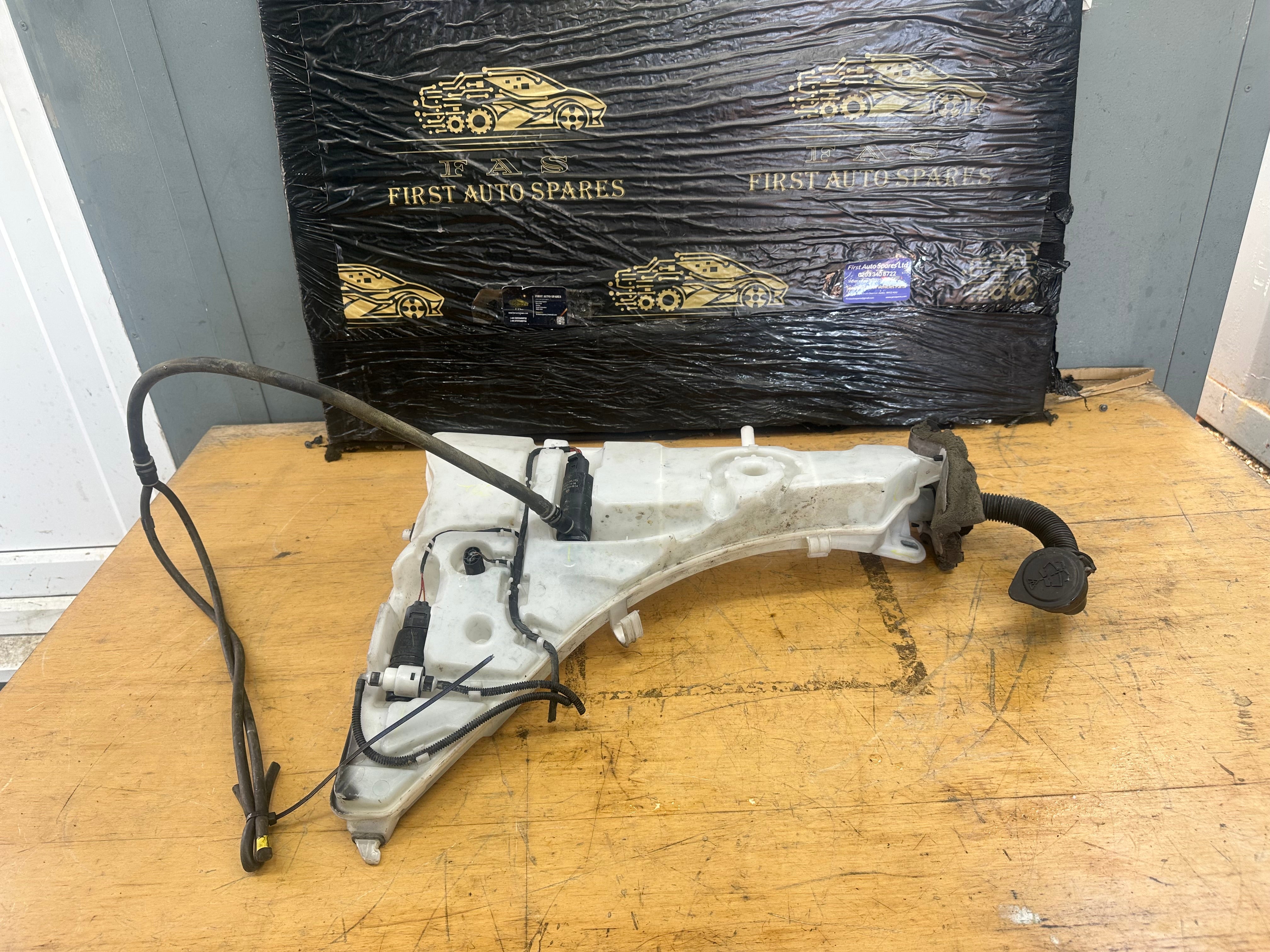 BMW X5 F15 2014–2018 M Sport Windscreen Washer Bottle (7292424) (7292424-14)