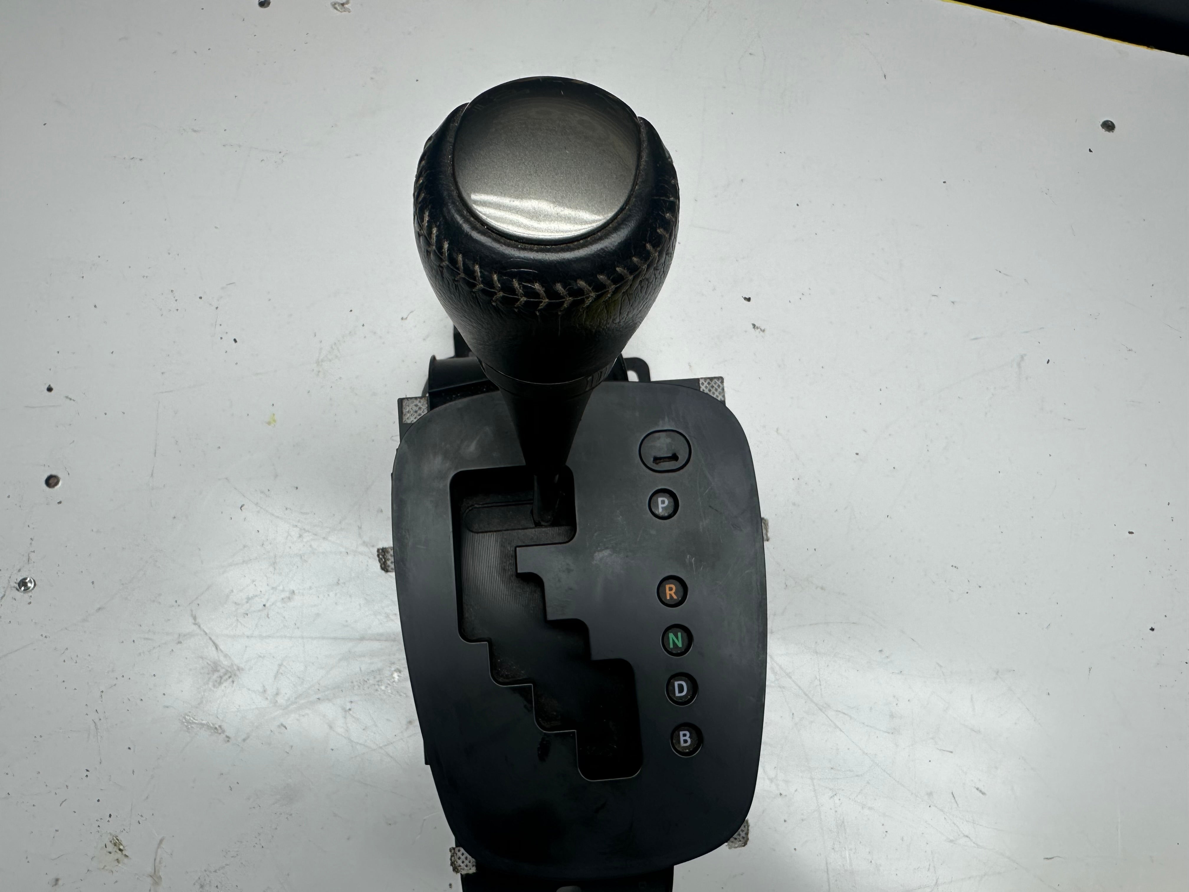 Toyota Yaris 2016 Mk3 Automatic Gearstick Assembly (52160/RH)