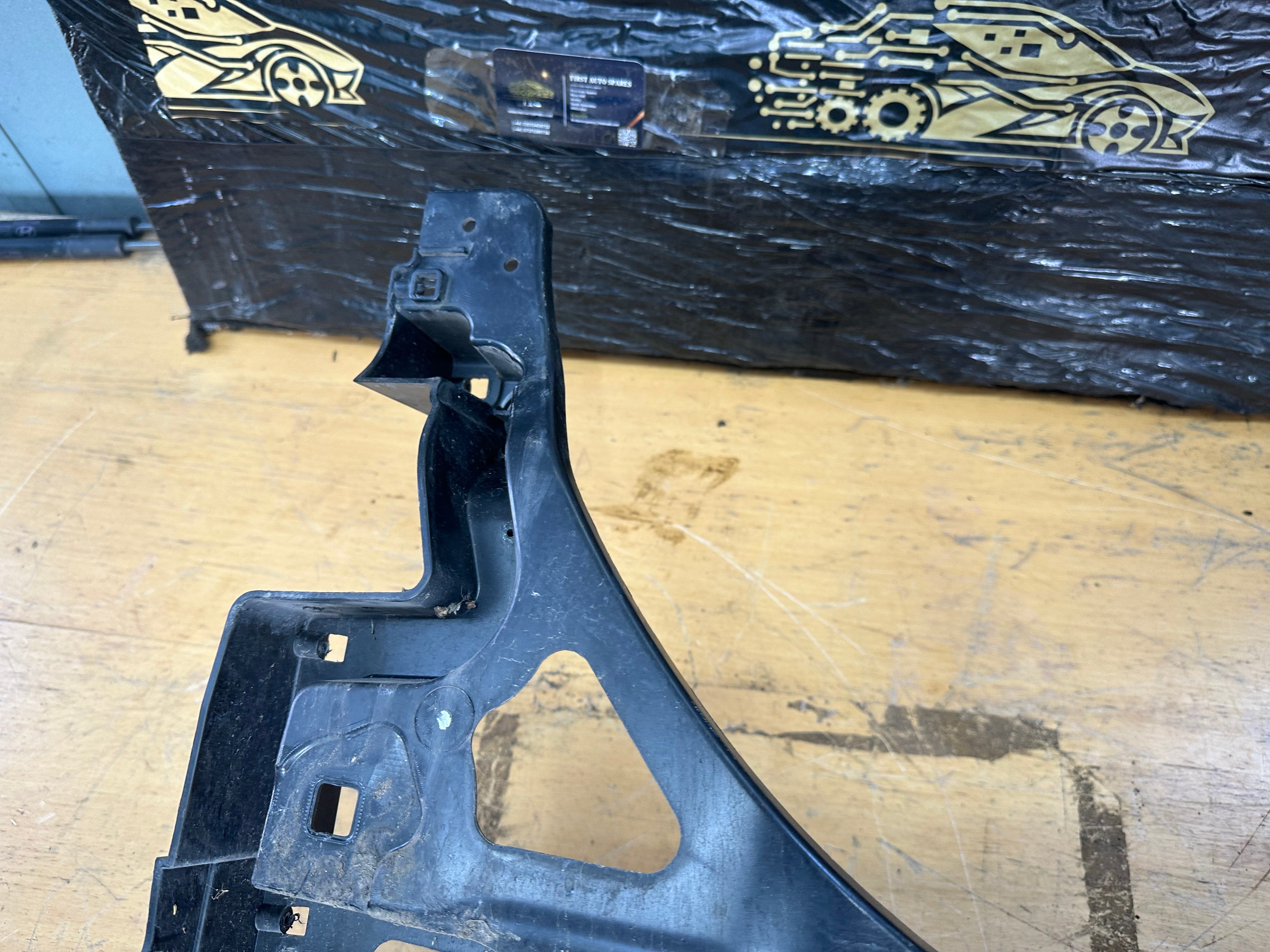 BMW i3 Panel Bracket Rear Right Support Panel Mounting (7296754)