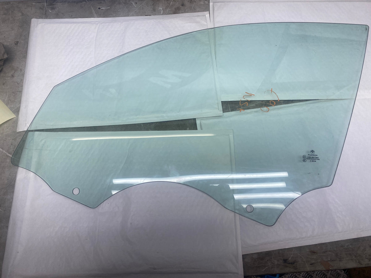 BMW E87 Front Passenger Side Window Glass – 2004–2011