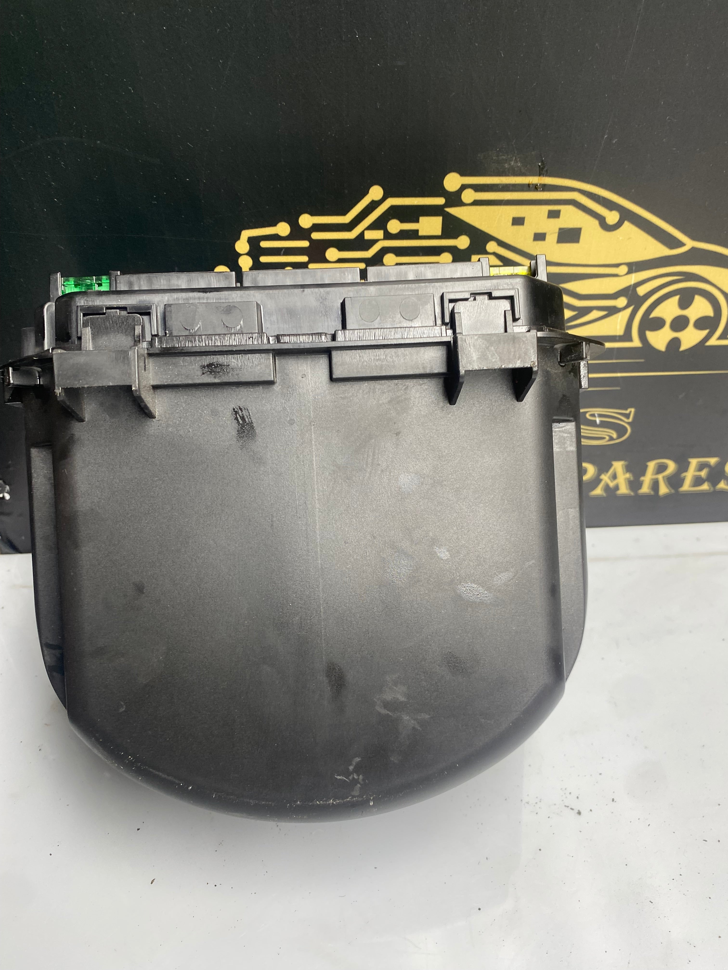 BMW 1/2/3/4 Series F20 F21 F22 F23 F30 F31 F32 F33 F36 Fuse Box 2016 (9224872)
