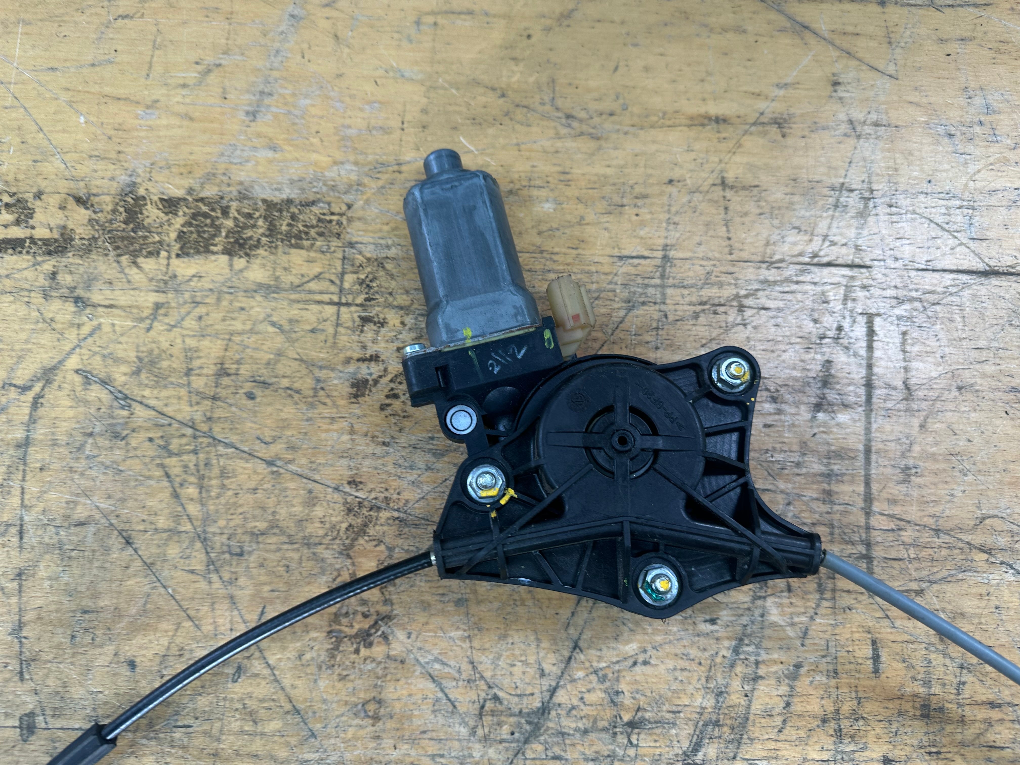 Hyundai i10 2016 Front Right Driver O/S/F Window Regulator (82402-B4110)