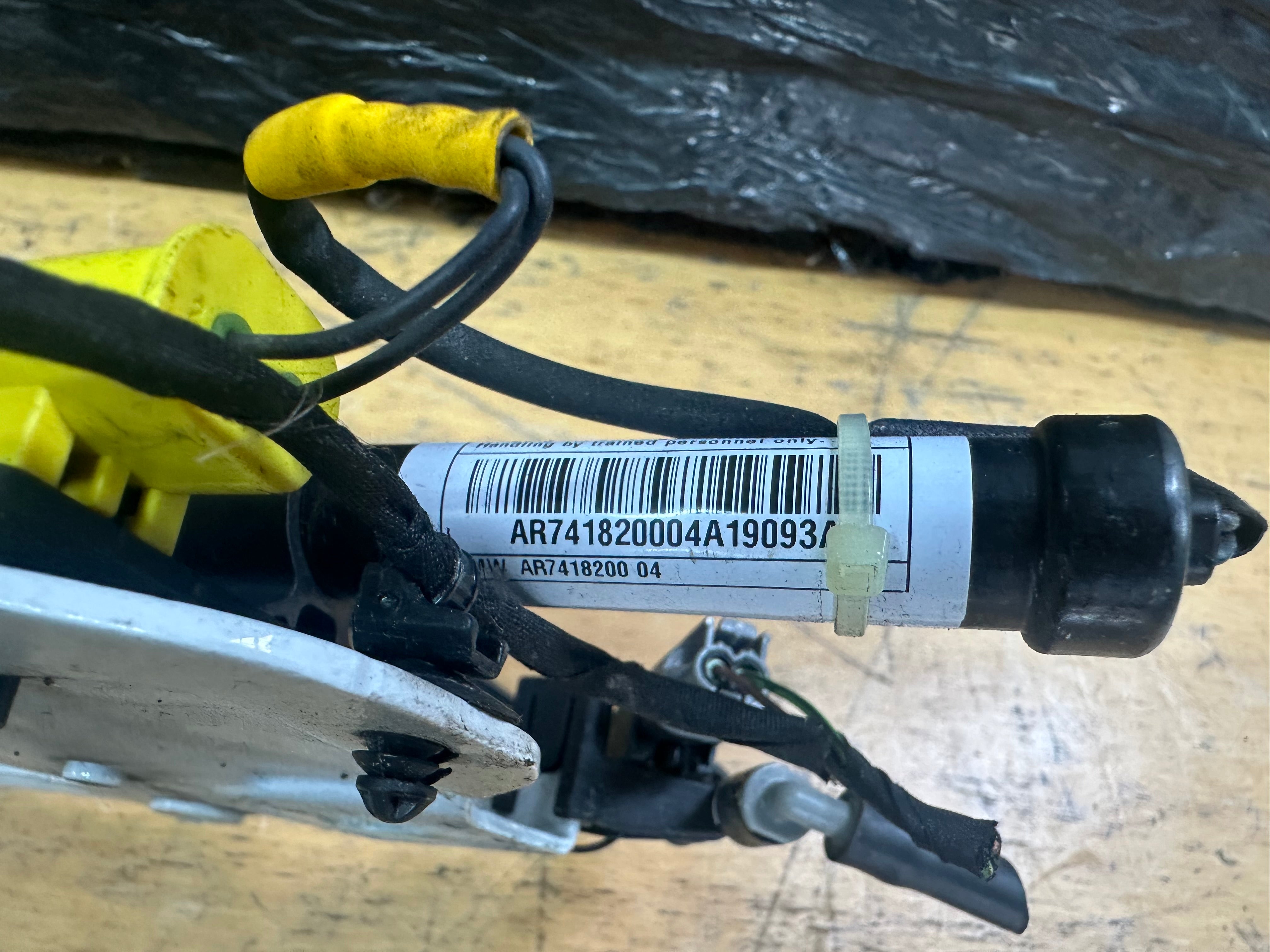 BMW X5 G05 2019 Right Driver’s Bonnet Hood Hinge with Actuator (7418202)