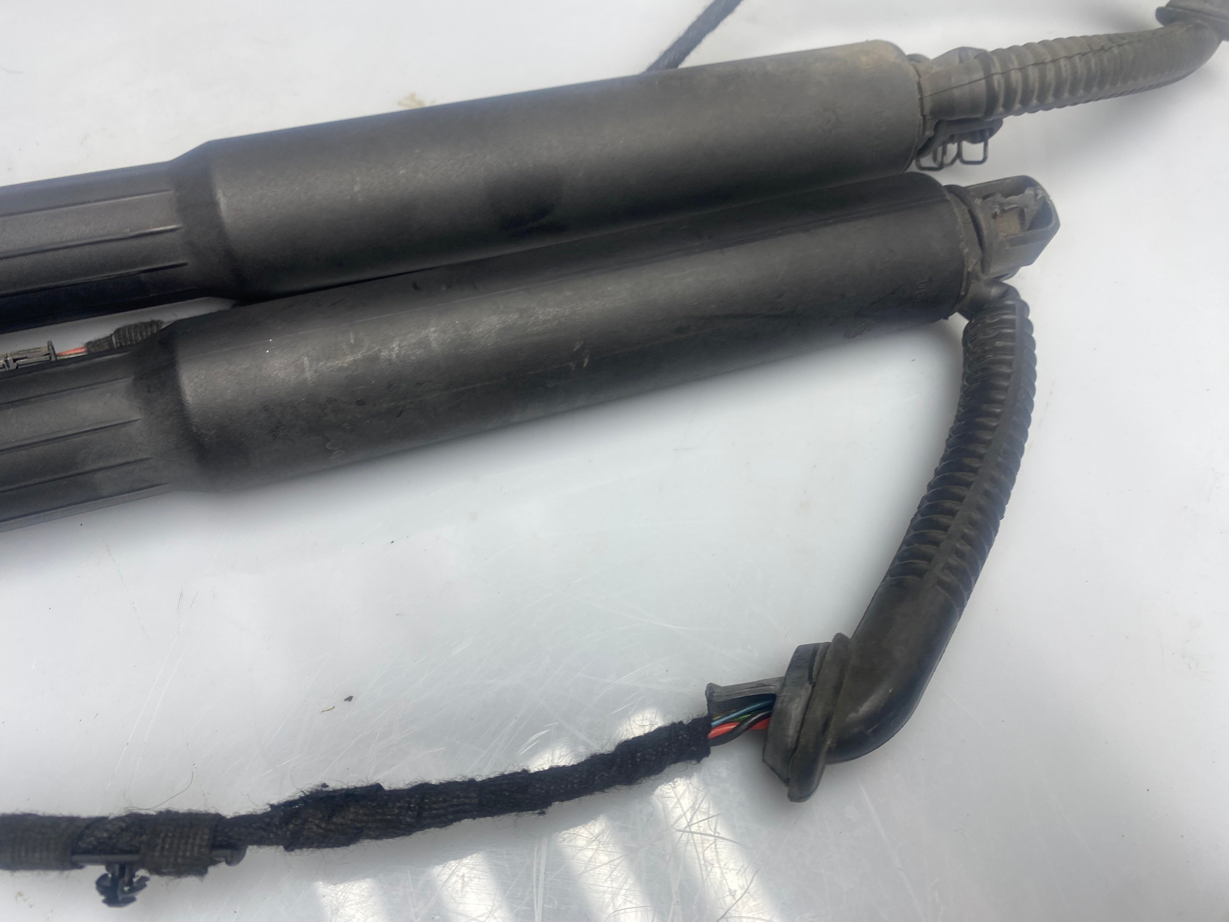 BMW 3 Series F31 Touring Tailgate Gas Strut Set – 2012–2019 (7263156-08 / 7263155-08)