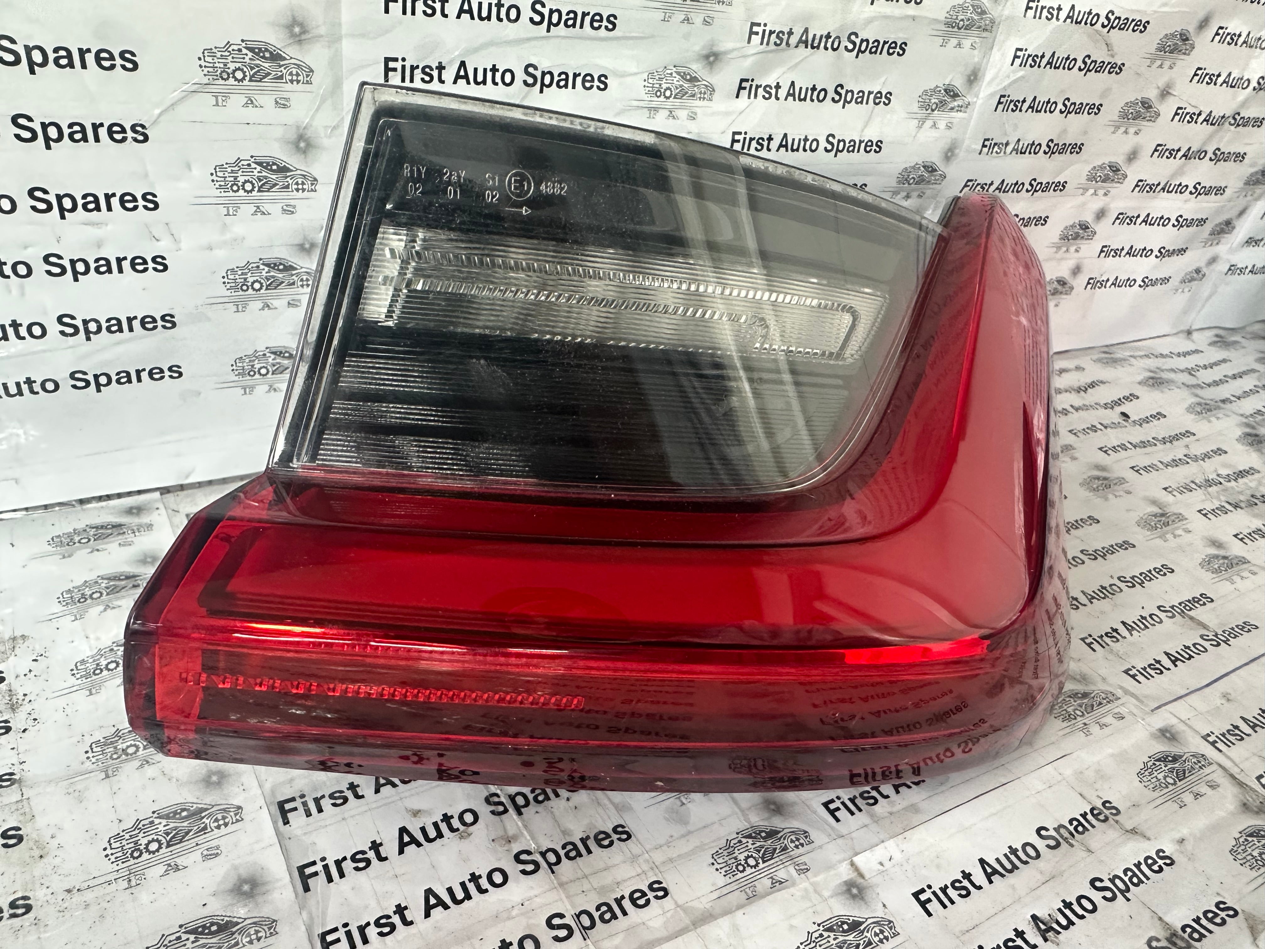 BMW 3シリーズ G20/G21右外内側テールランプ H4744275808 【公式通販】