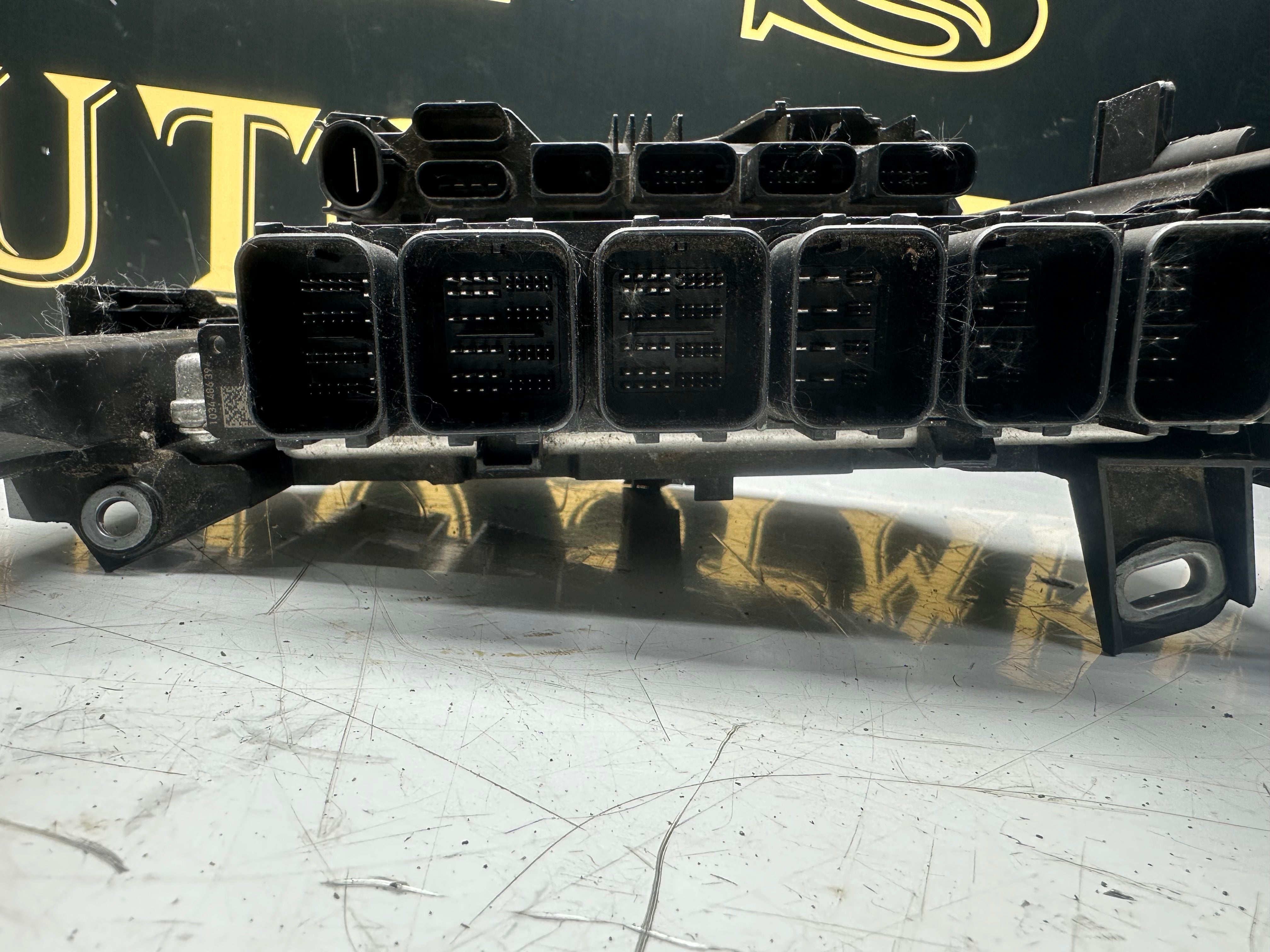 BMW Computer ECU (8693212-01) (0261S18706)