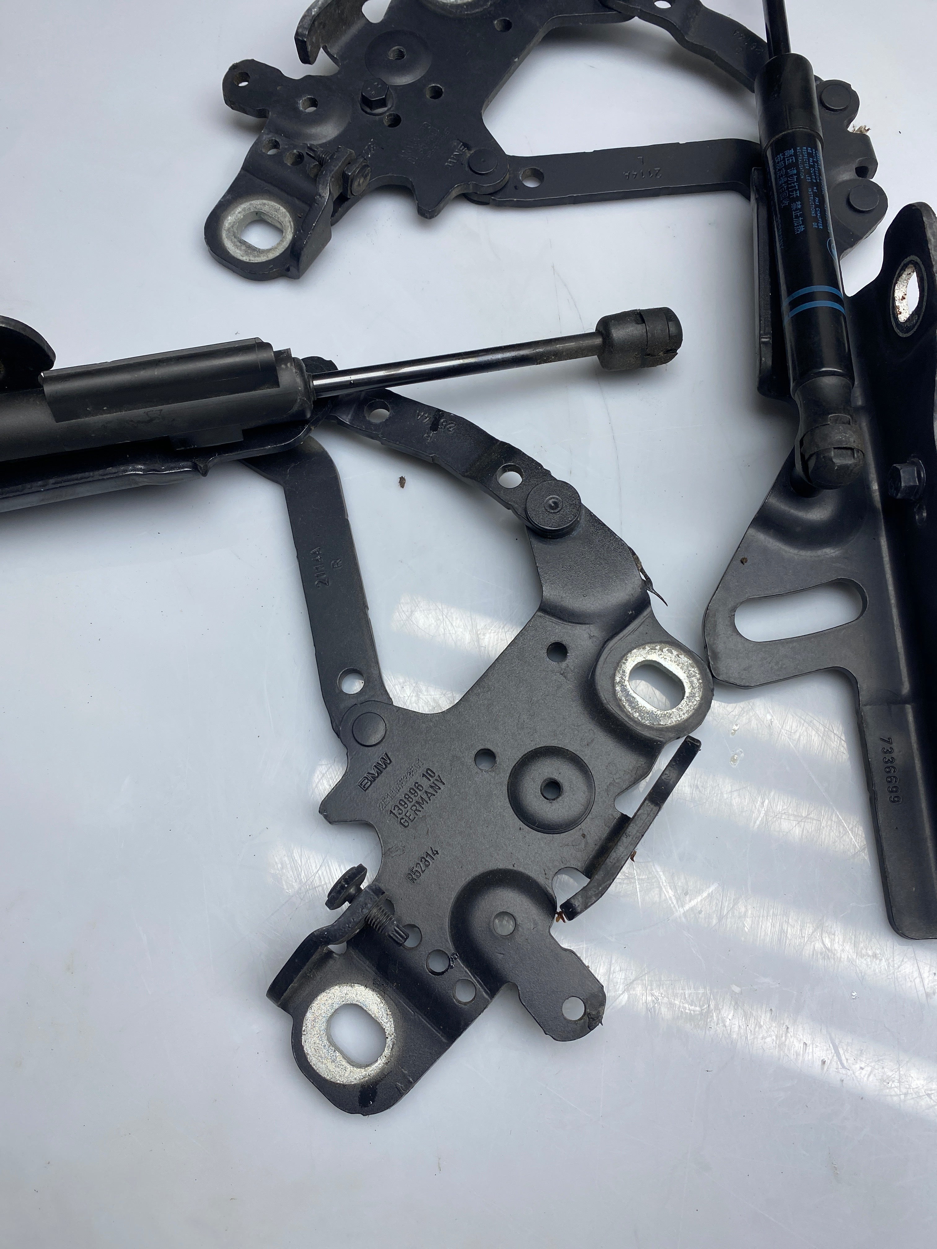 BMW 3 Series F30 Bonnet Hinges (Pair) – 2012–2019 (139896 10)