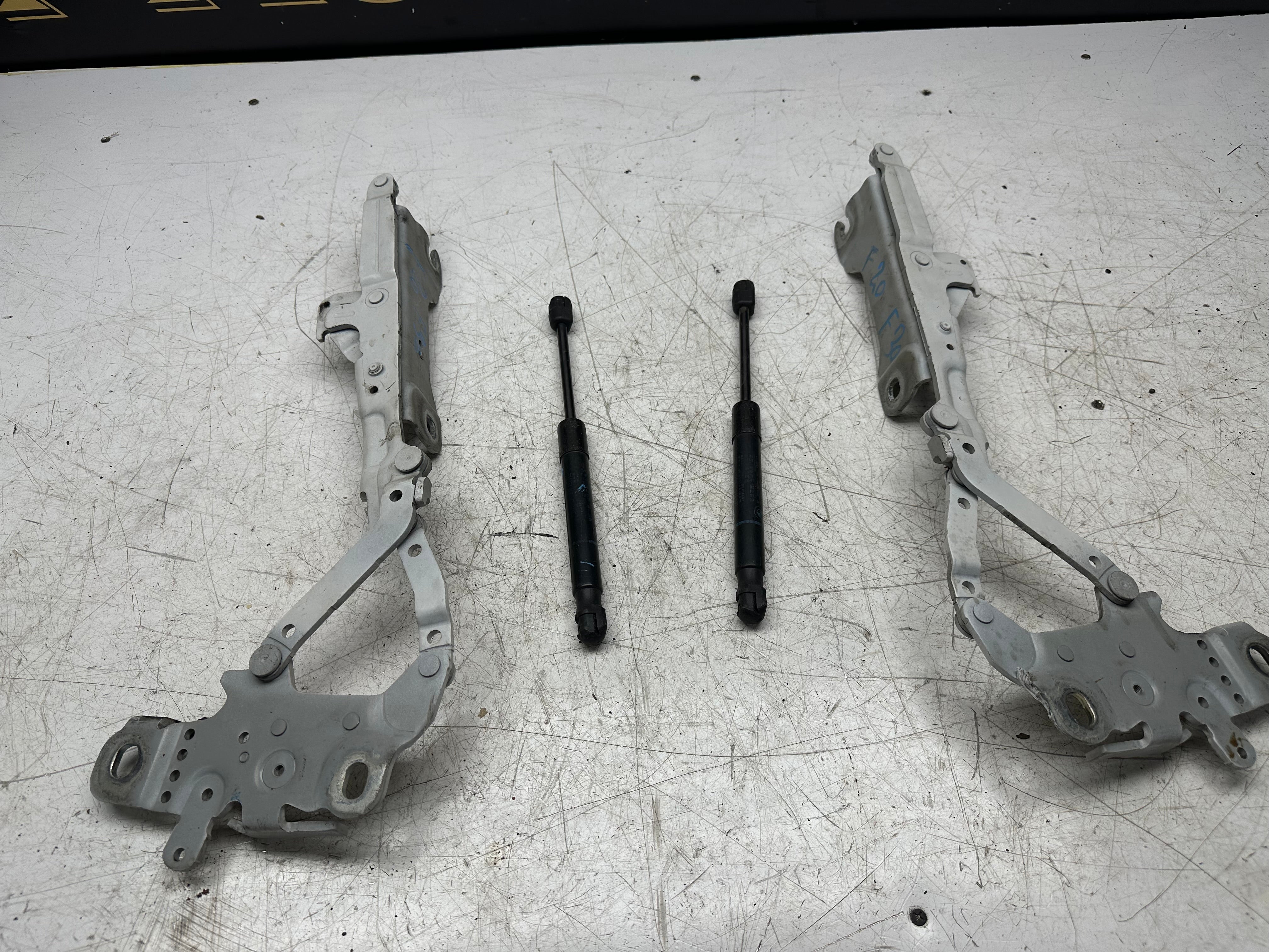 BMW 1 / 3 Series F20 F30 Pair Bonnet Hinges R&L (7239415) (7239416)