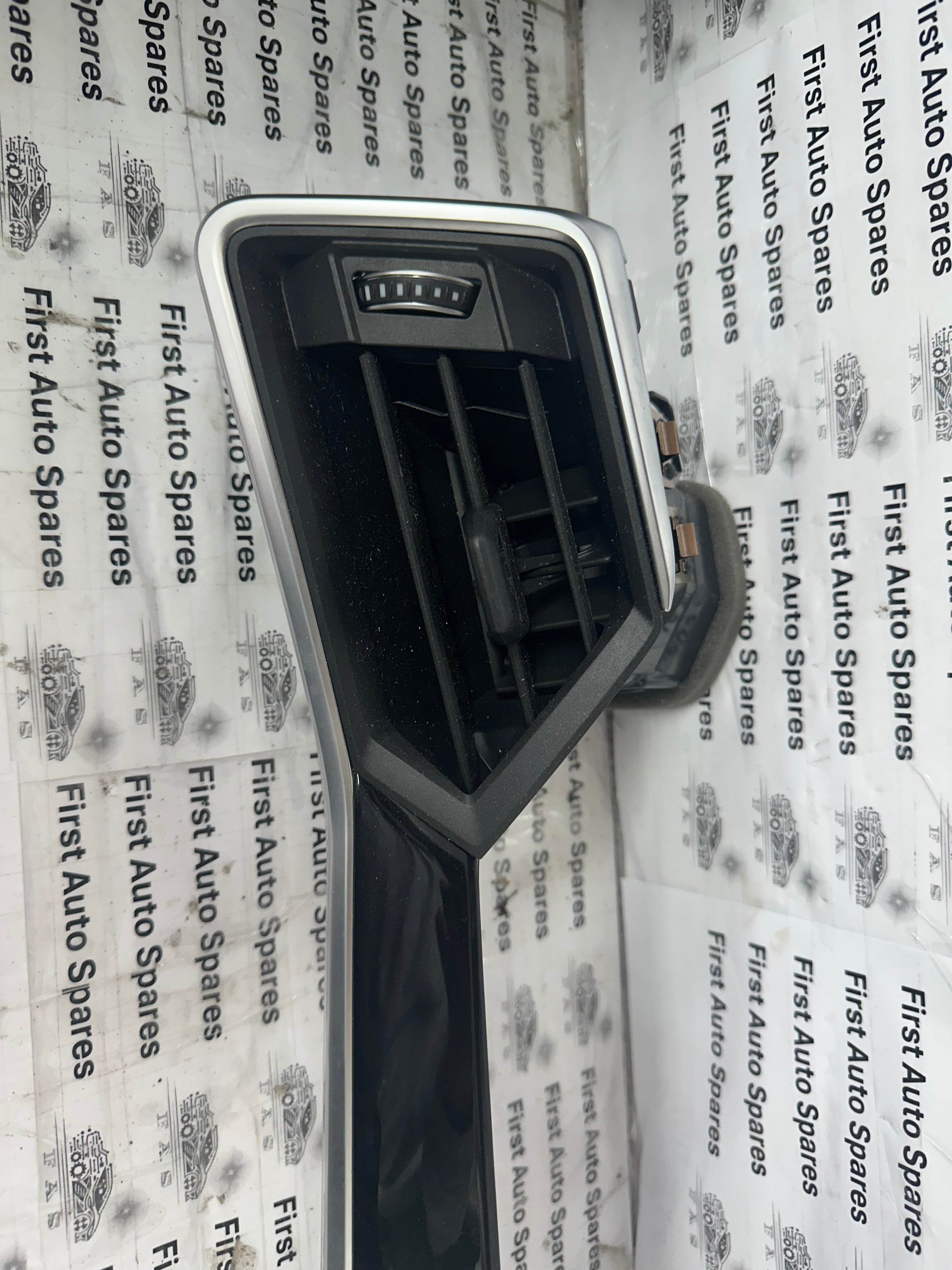 BMW 3 Series G21 Climate Control with Left Air Vent Grille (6848620, 4A0EDD1-02)