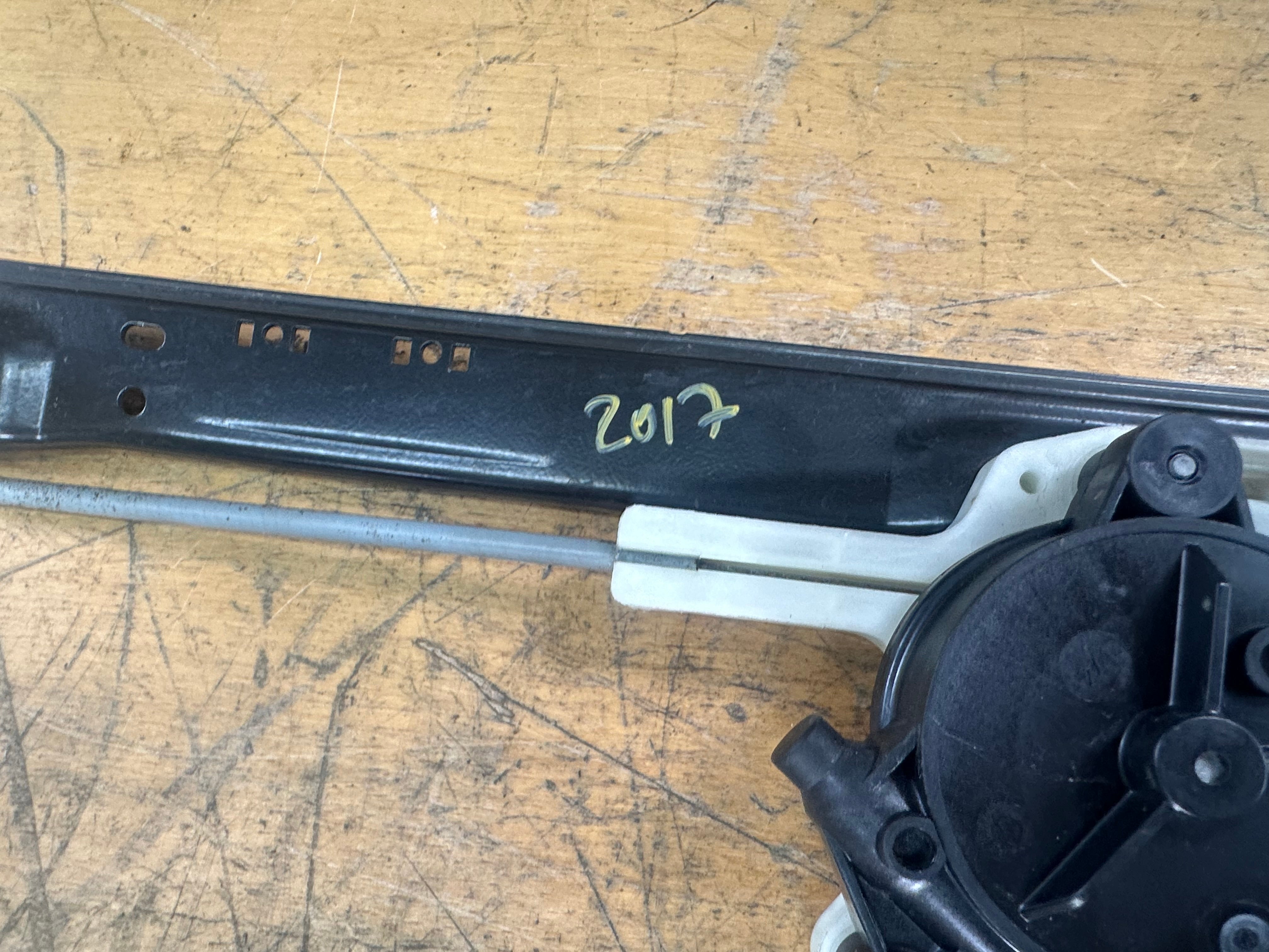 Range Rover Sport Right Driver’s Front O/S/F Window Regulator (0130822783)