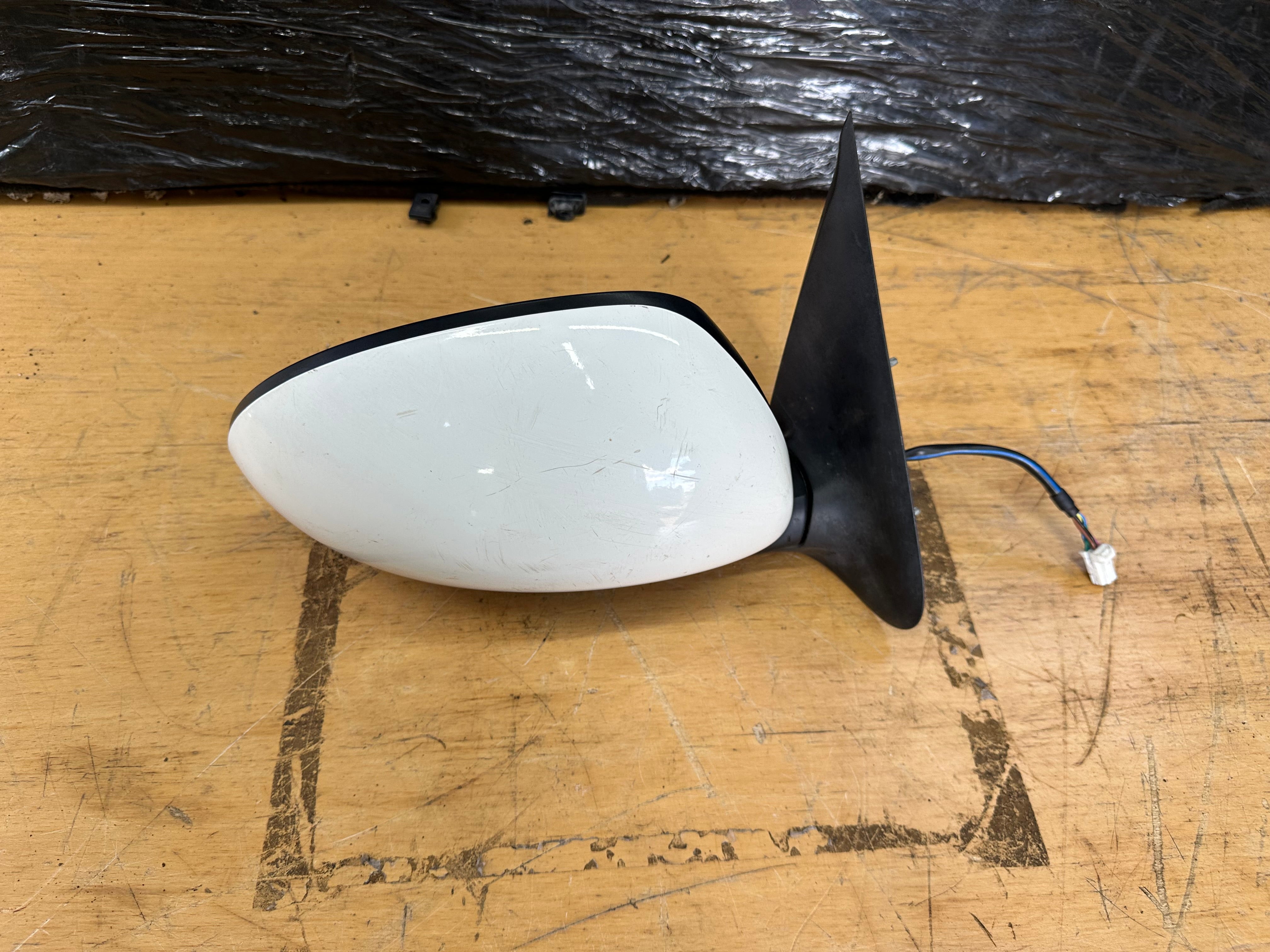 Nissan Juke F15 2010-2019 Right Driver’s Wing Mirror in White (Z33301) (023362)