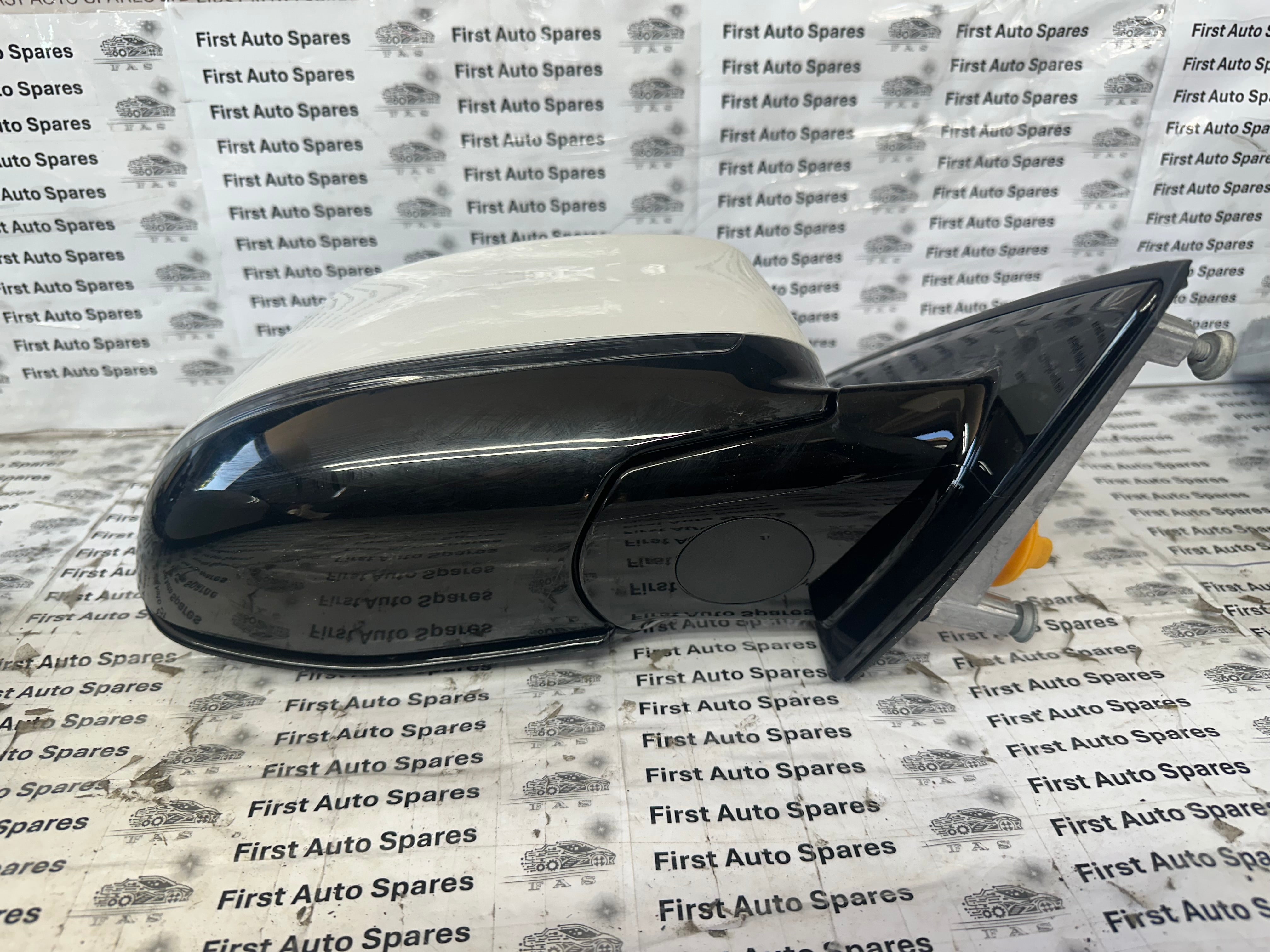 BMW X5 F15 White Right Wing Mirror 5 Pin Power Folding (698002AA)