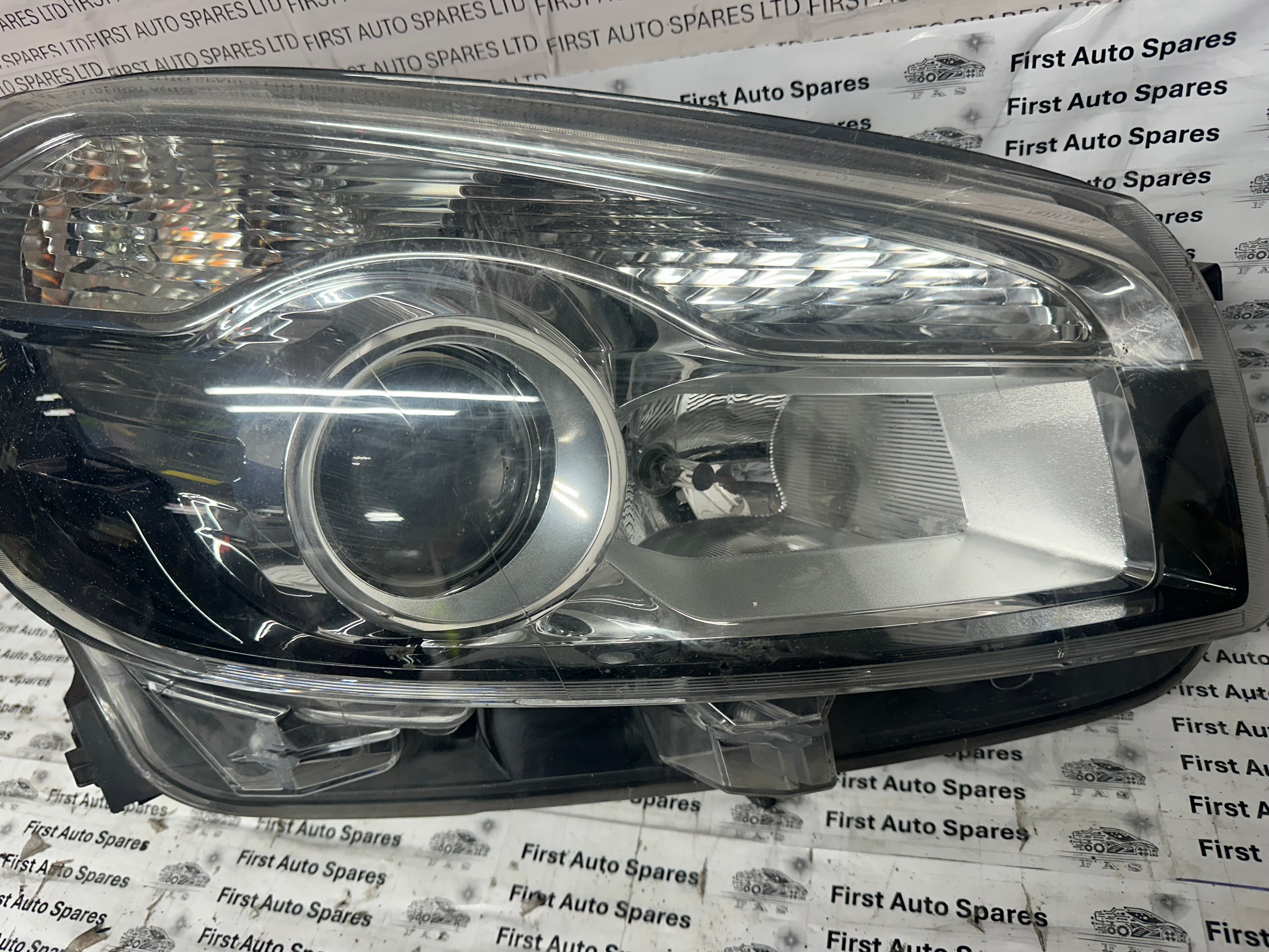 Nissan Qashqai J10 2013 Right Front Headlight (26010-BR01B)