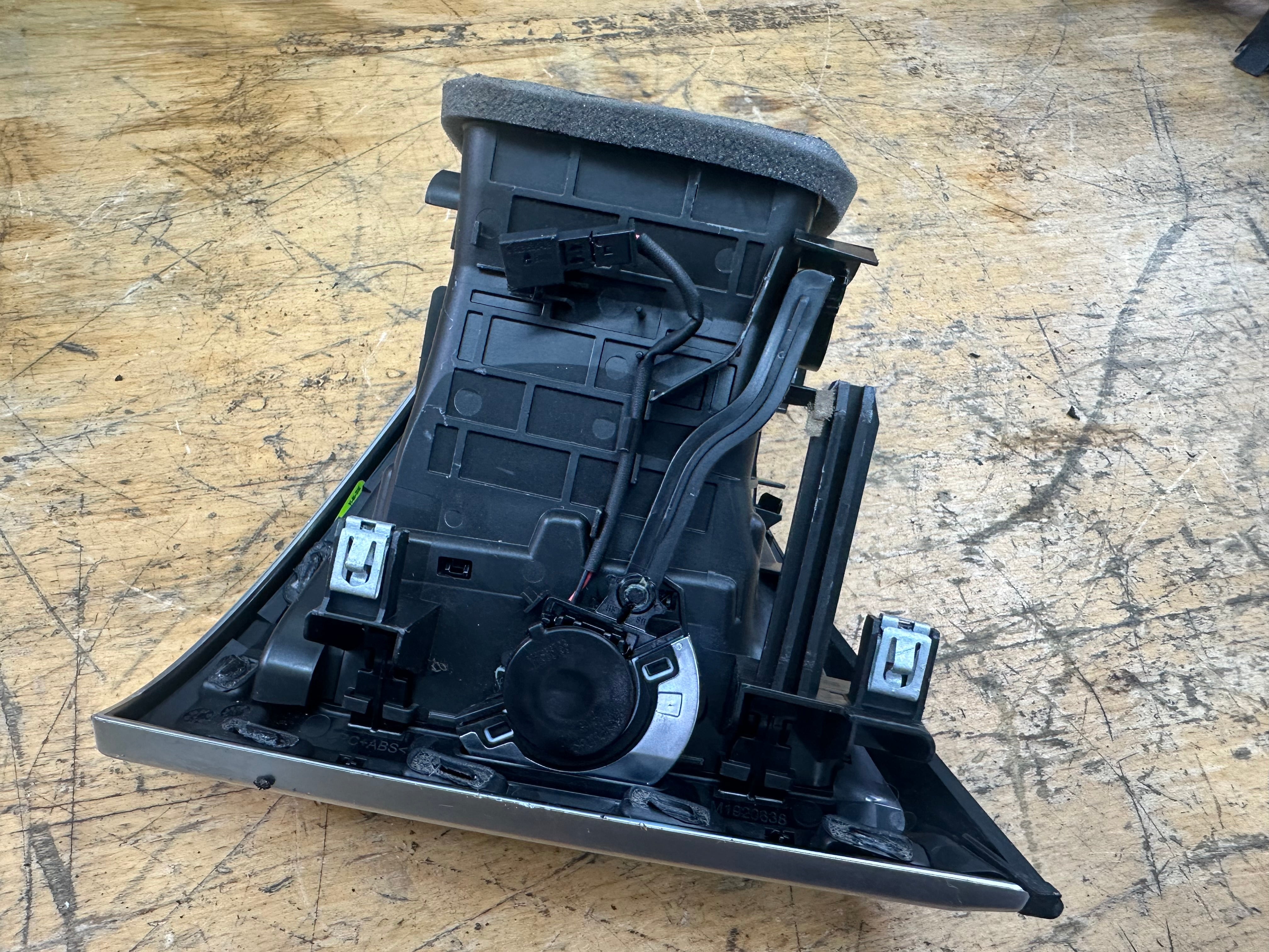 BMW G01 G02 G08 X3 X4 Driver’s Right Side Air Vent (9871600) (9871600-06)