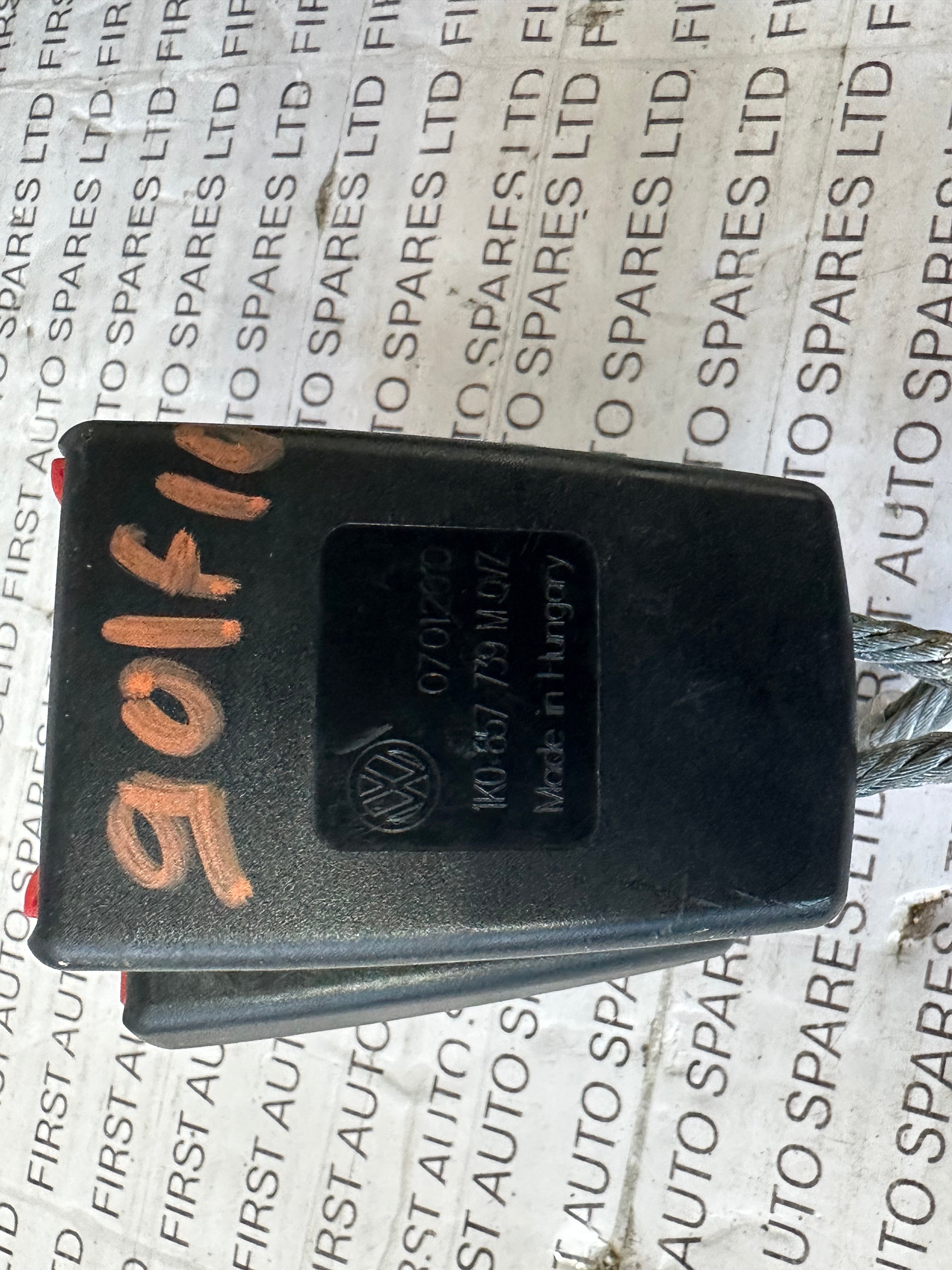 Volkswagen Golf 2012 Rear Twin Seat Belt Buckle (1K0857739M)