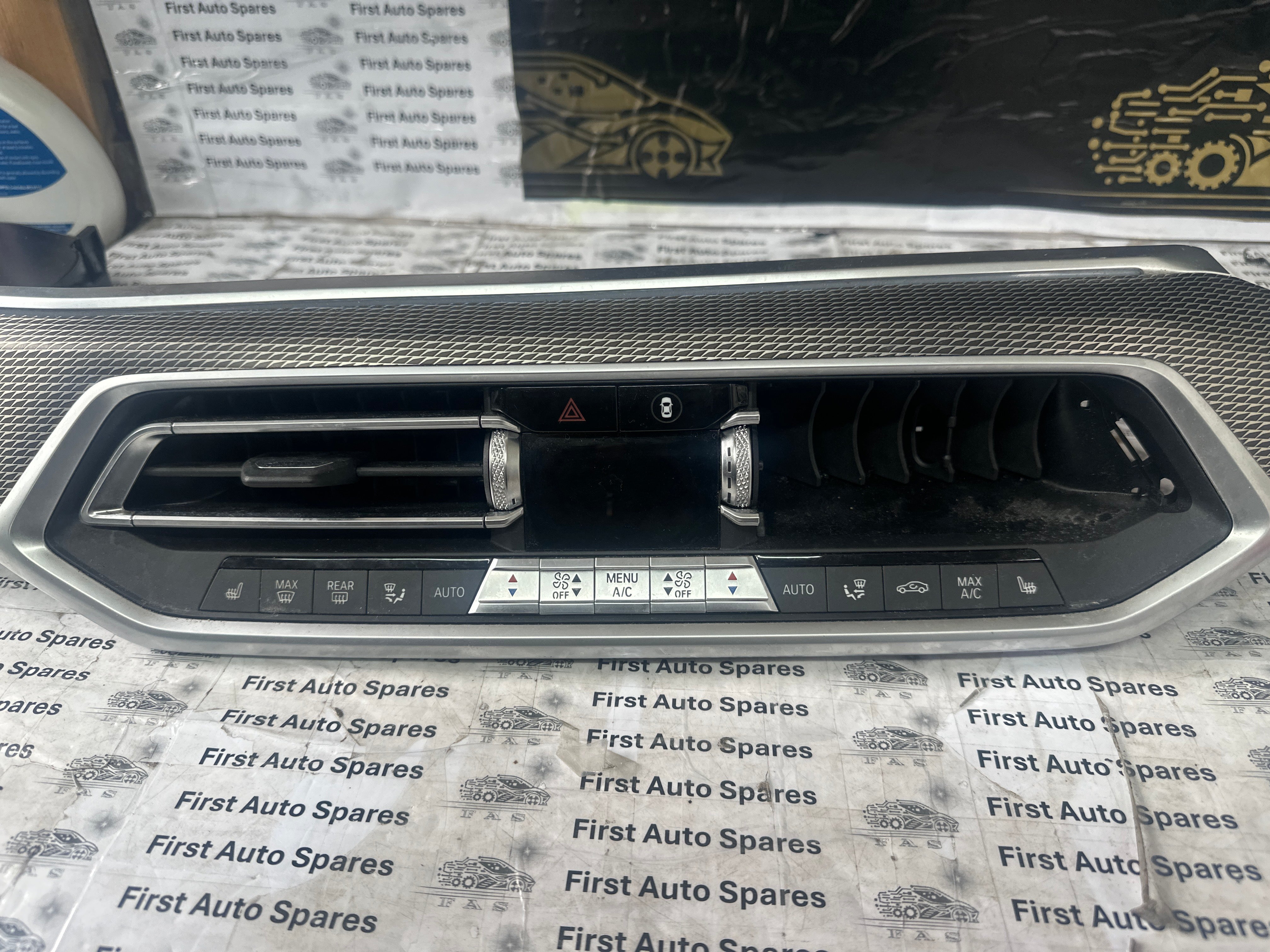 BMW X5 G05 Dashboard Centre Trim & Air Vents (8073203) (9458527)