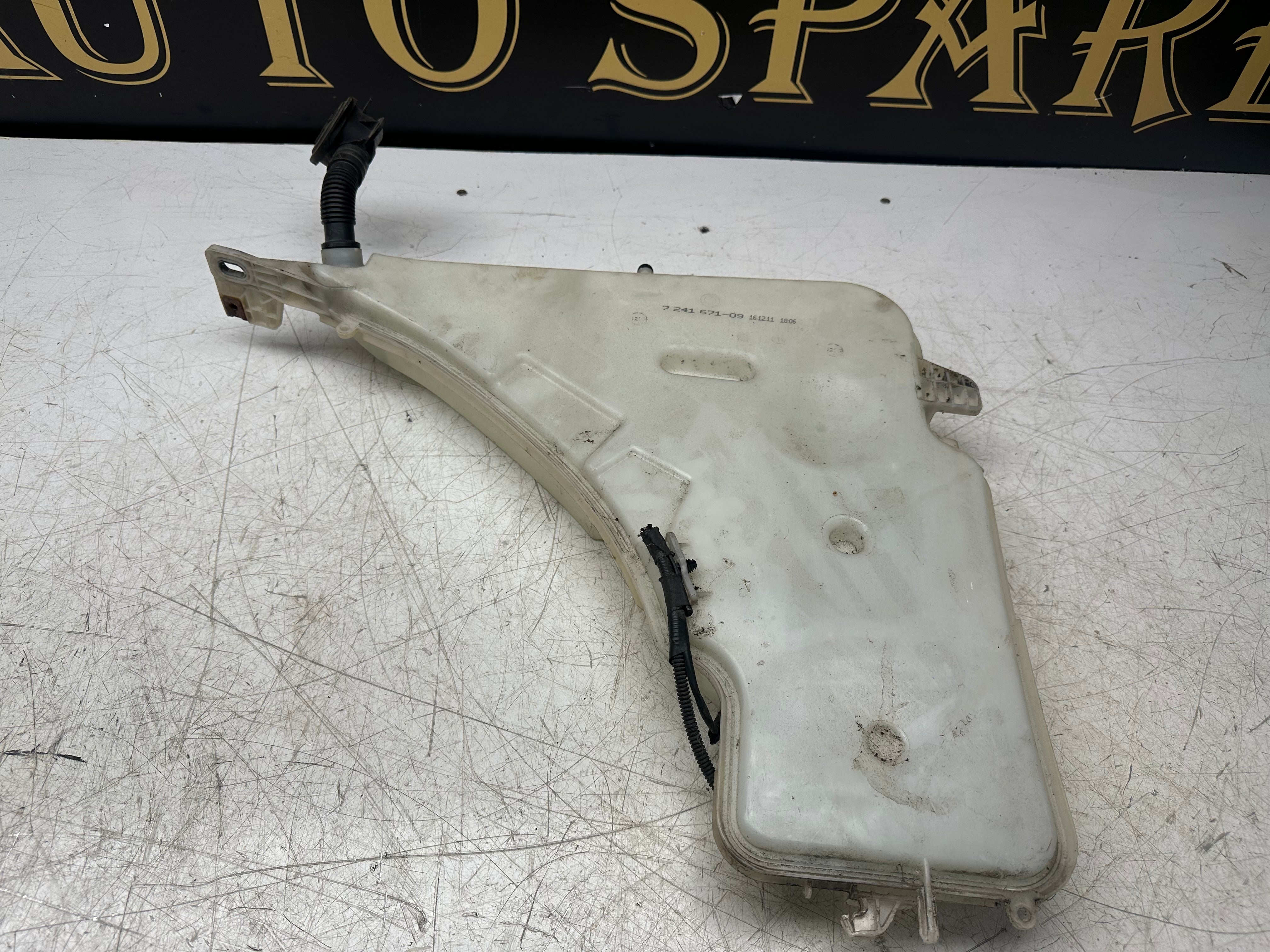 BMW 3 Series F30 Windscreen Washer Bottle & Pump (2011–2019)(7241671-09 )