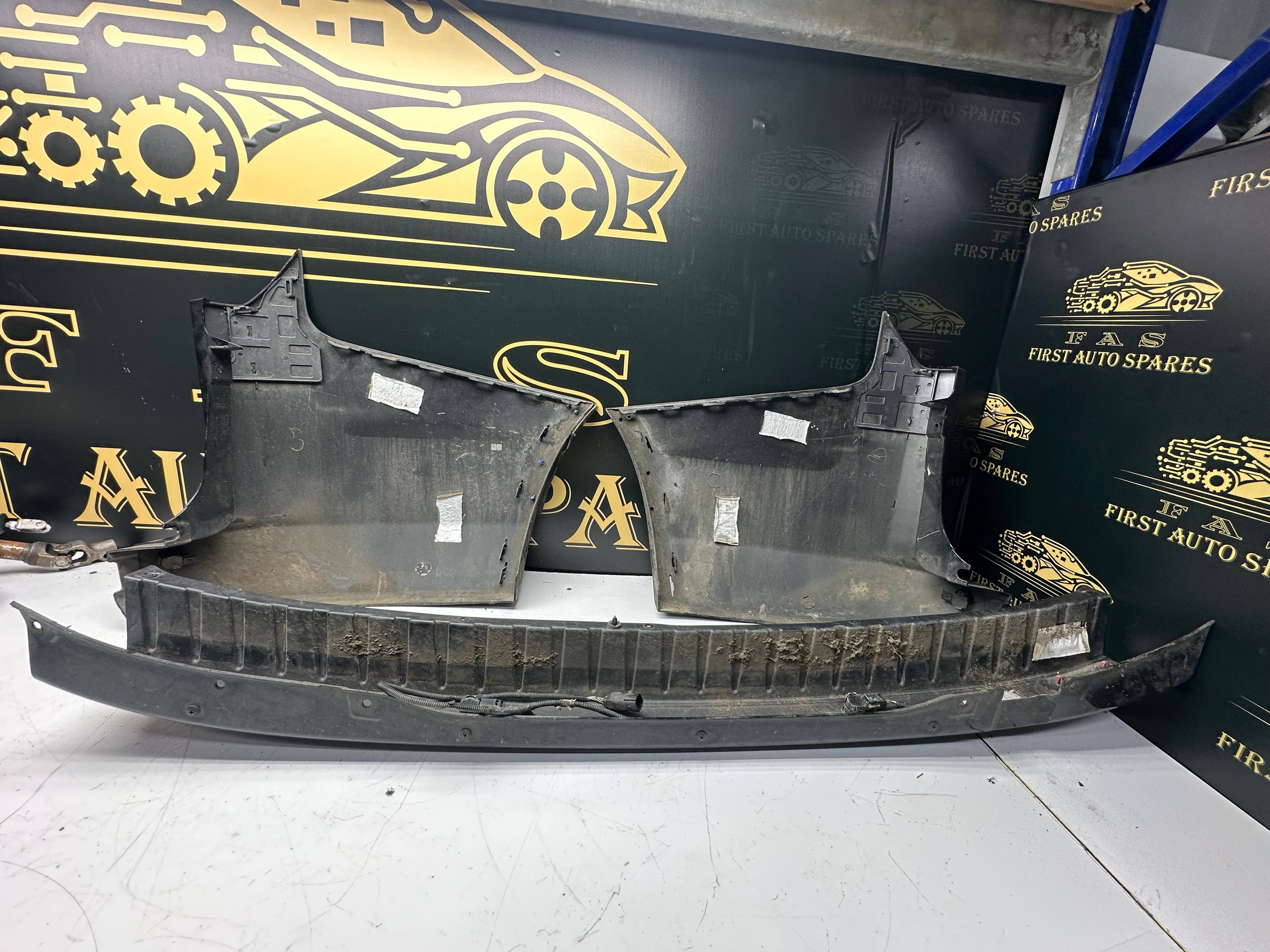 Ford Transit Custom Mk8 Complete 2021-2023 Rear Bumper with Parking Sensor (KK2T-15K868-CBD) (JK21-17E962-PA) (BK21-17927AA) (BK21-17926AA)