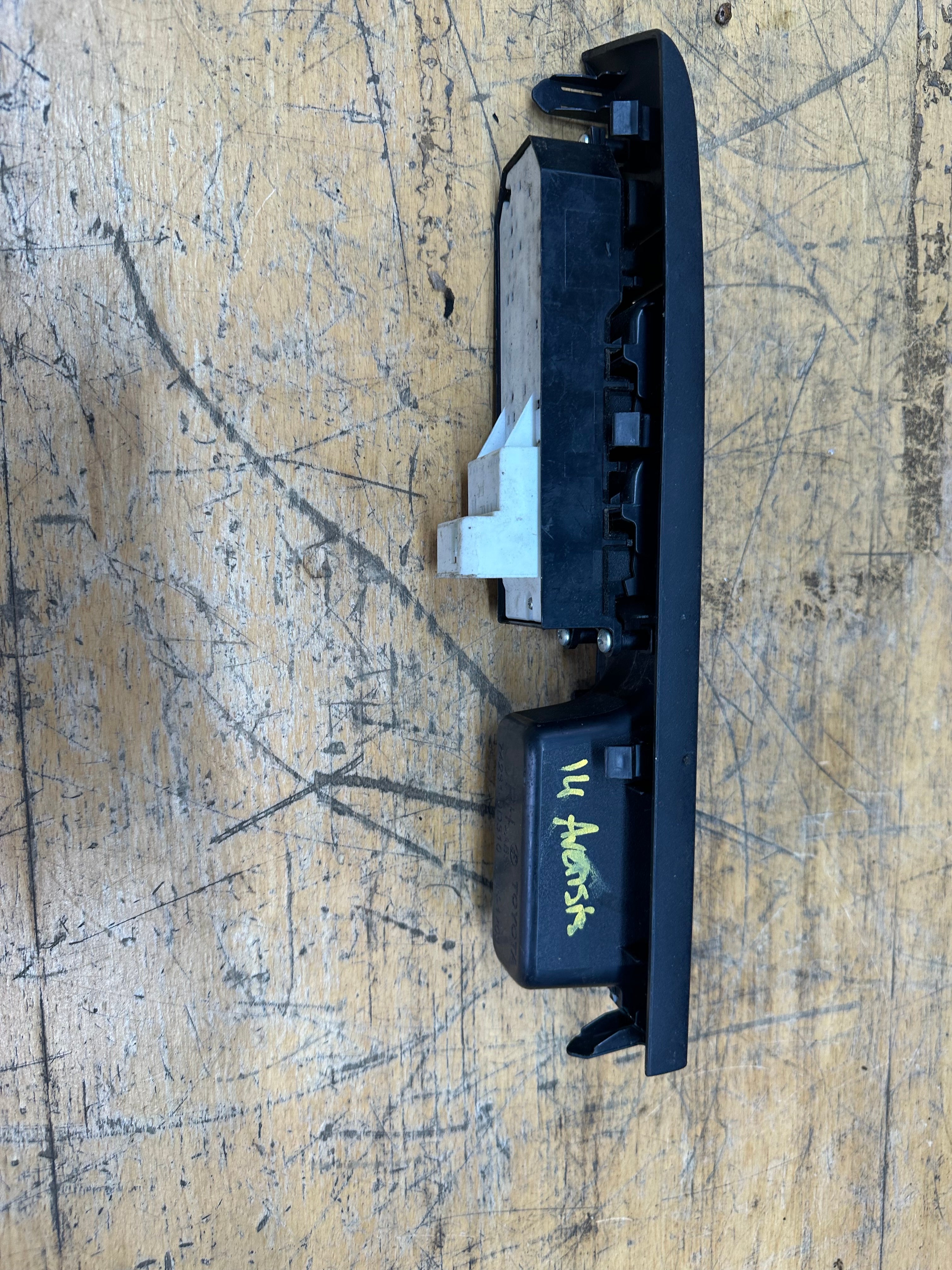 Toyota Yaris 2014 Front Right Driver’s Window Control Switch (74231-0D310)